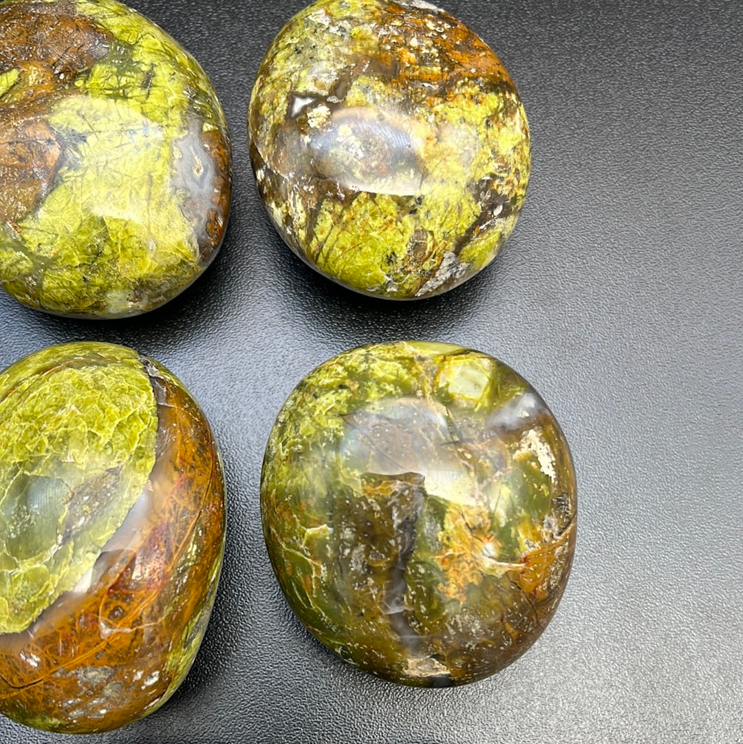 Grüner (gemeiner) Opal Handschmeichler - 1 Stück (>100g) - crystal paradise