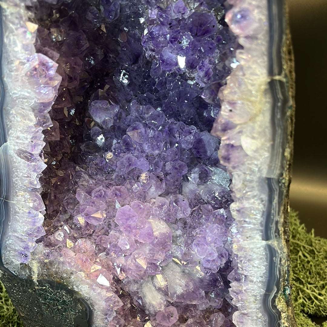 Amethyst Geode XL aus Indonesien (xg) - sehr dekorativ mit schönen violetten Kristallen