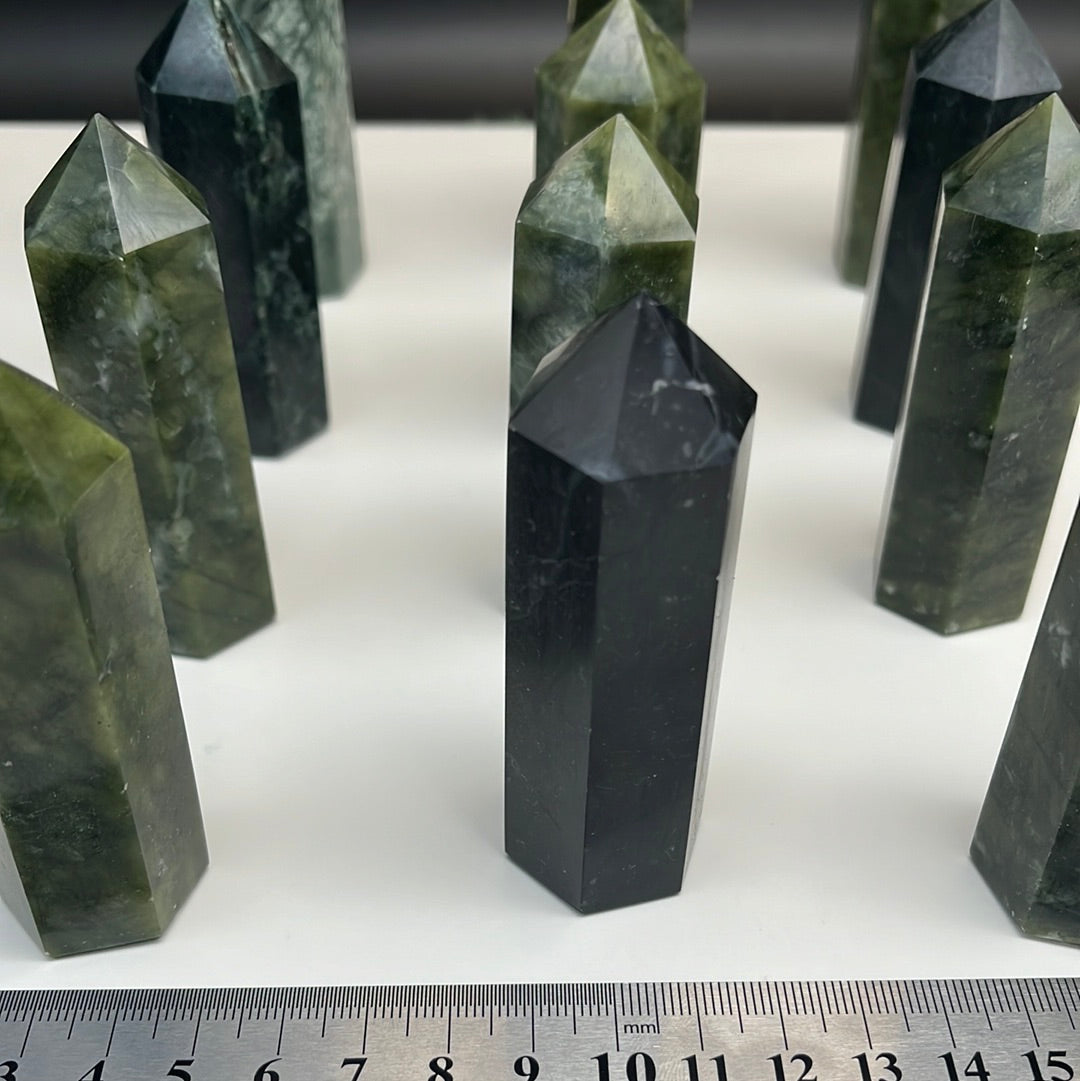 Hsiyan Jade Spitze  - 1 Stück (>90g / 8cm hoch) - crystal paradise