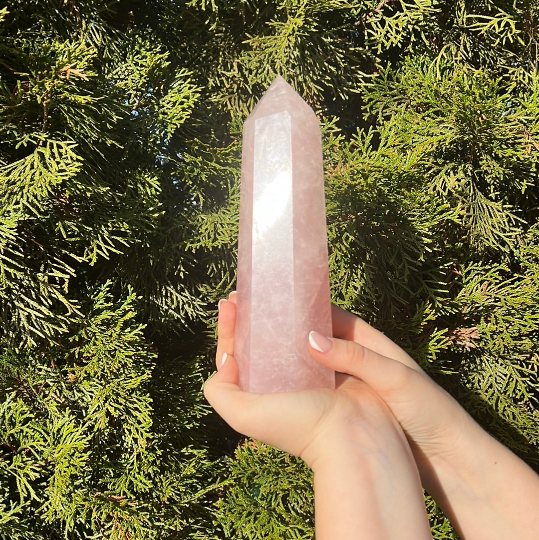 Rosenquarz Obelisk (rosa transparent)- 1 Stück - crystal paradise