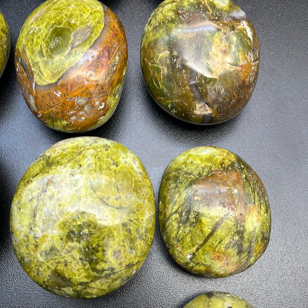 Grüner (gemeiner) Opal Handschmeichler - 1 Stück (>100g) - crystal paradise