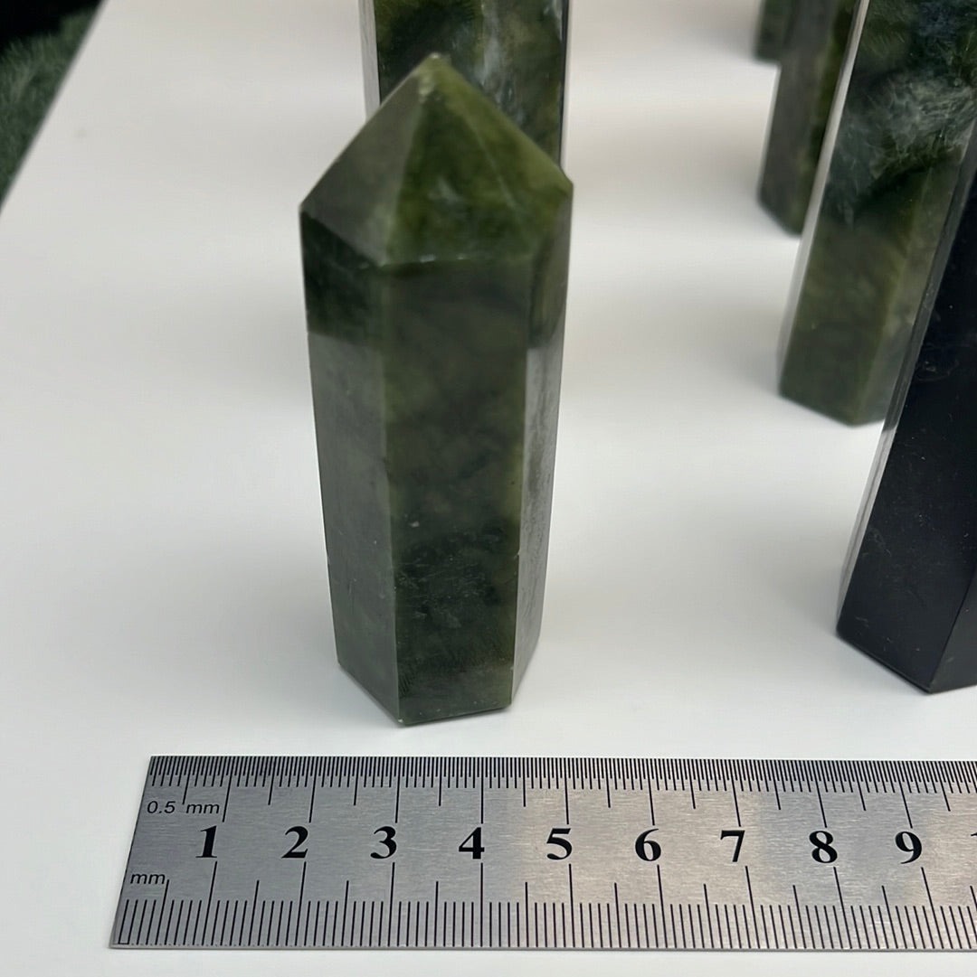 Hsiyan Jade Spitze  - 1 Stück (>90g / 8cm hoch) - crystal paradise