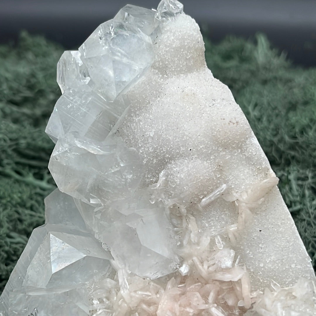 Apophyllit Grosssstufe mit Stilbit aus Indien (646g) - viel grössere Kristalle zusammen mit milchigen Sugar Crystals