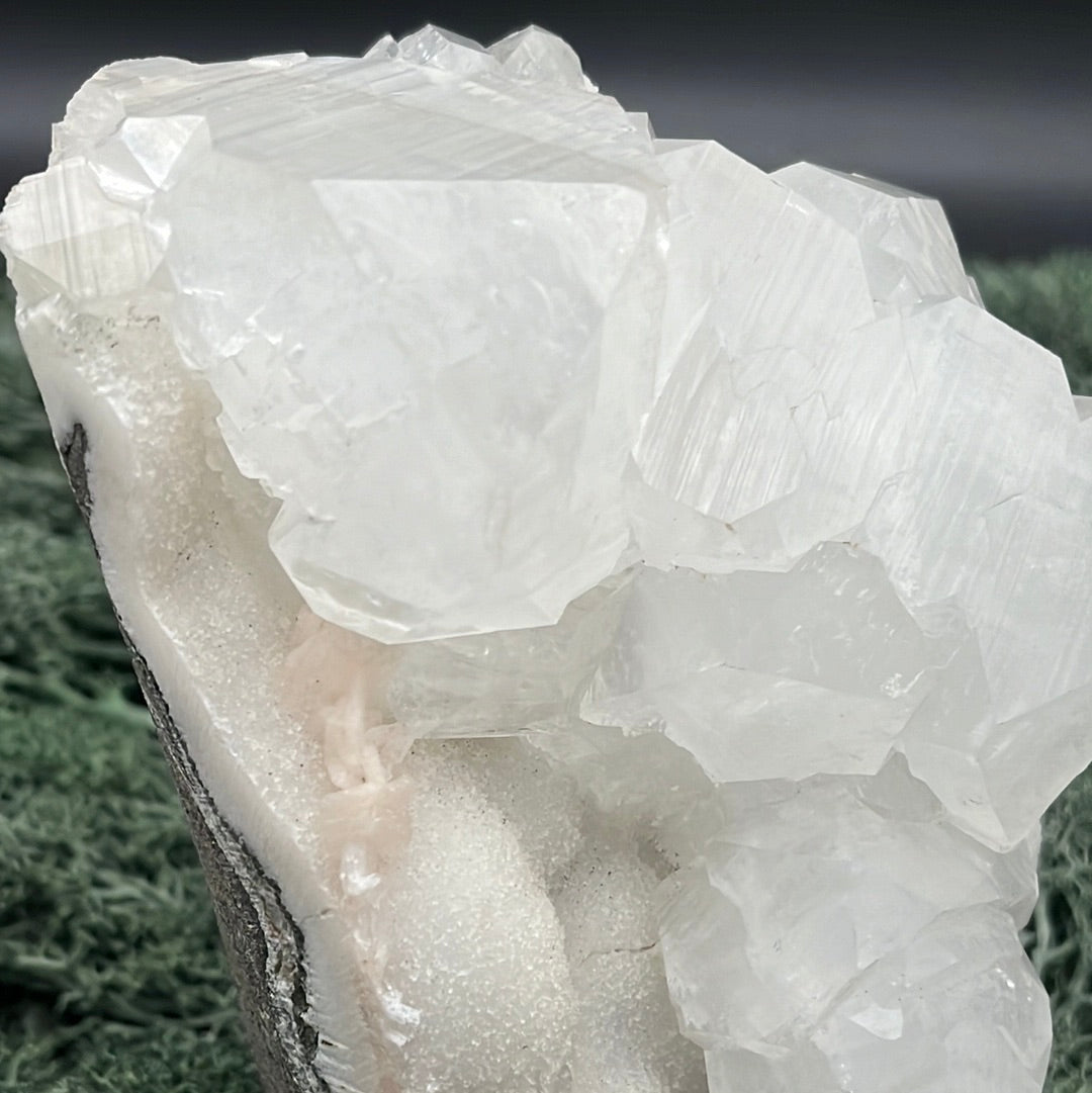 Apophyllit Grosssstufe aus Indien (1094g) - sehr grosse Kristalle zusammen mit milchigen Sugar Crystals