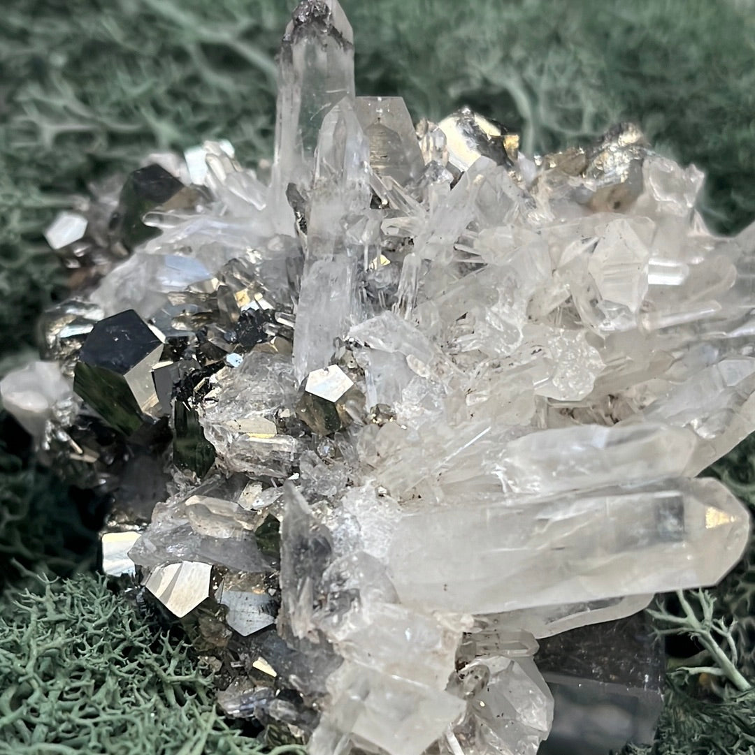 Pyrit an Bergkristall aus Indonesien (224g) - Schöne Kristallspitzen - crystal paradise