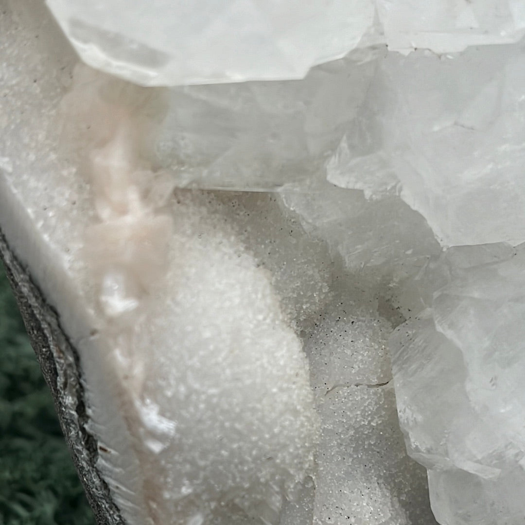 Apophyllit Grosssstufe aus Indien (1094g) - sehr grosse Kristalle zusammen mit milchigen Sugar Crystals