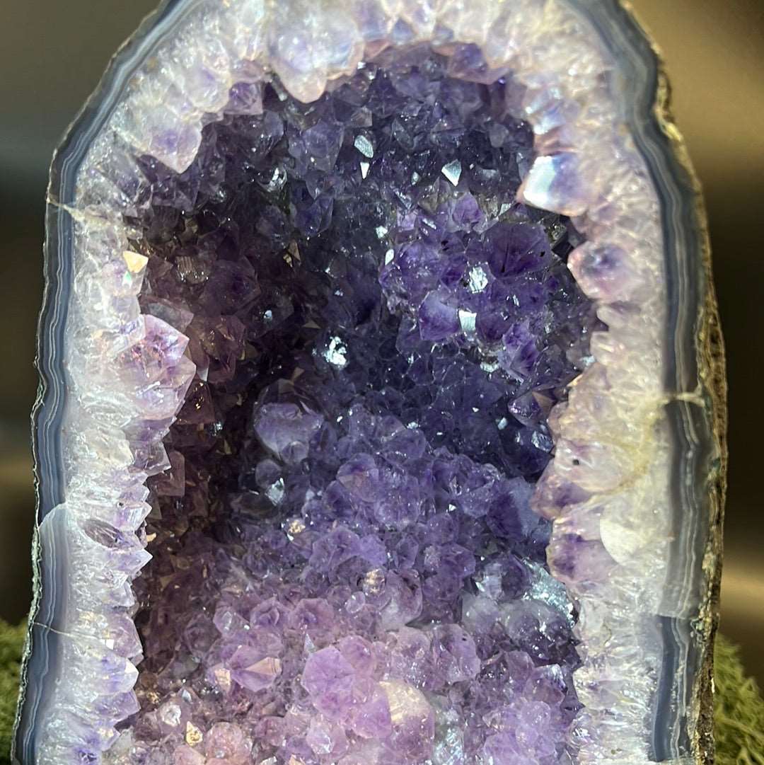 Amethyst Geode XL aus Indonesien (xg) - sehr dekorativ mit schönen violetten Kristallen