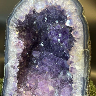 Amethyst Geode XL aus Indonesien (xg) - sehr dekorativ mit schönen violetten Kristallen