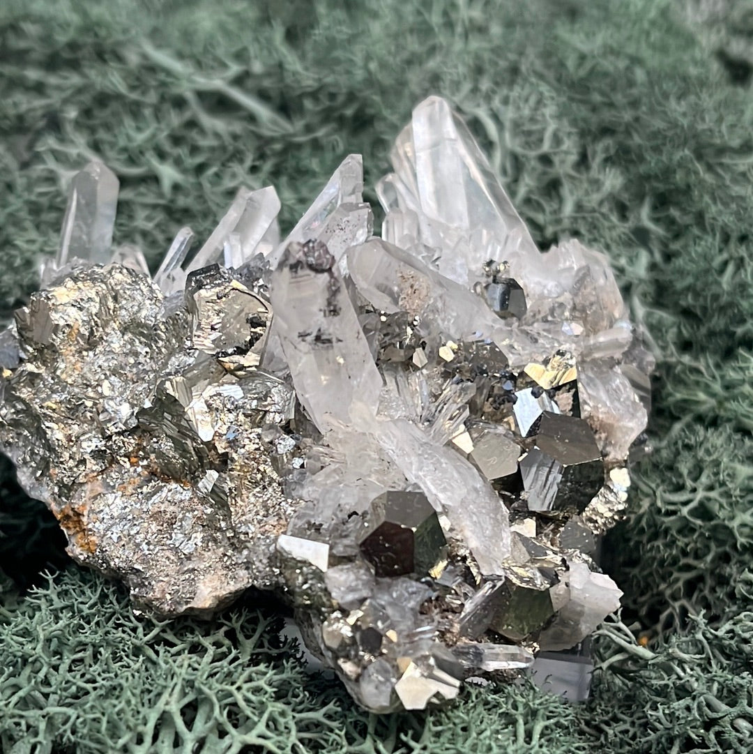 Pyrit an Bergkristall aus Indonesien (224g) - Schöne Kristallspitzen - crystal paradise