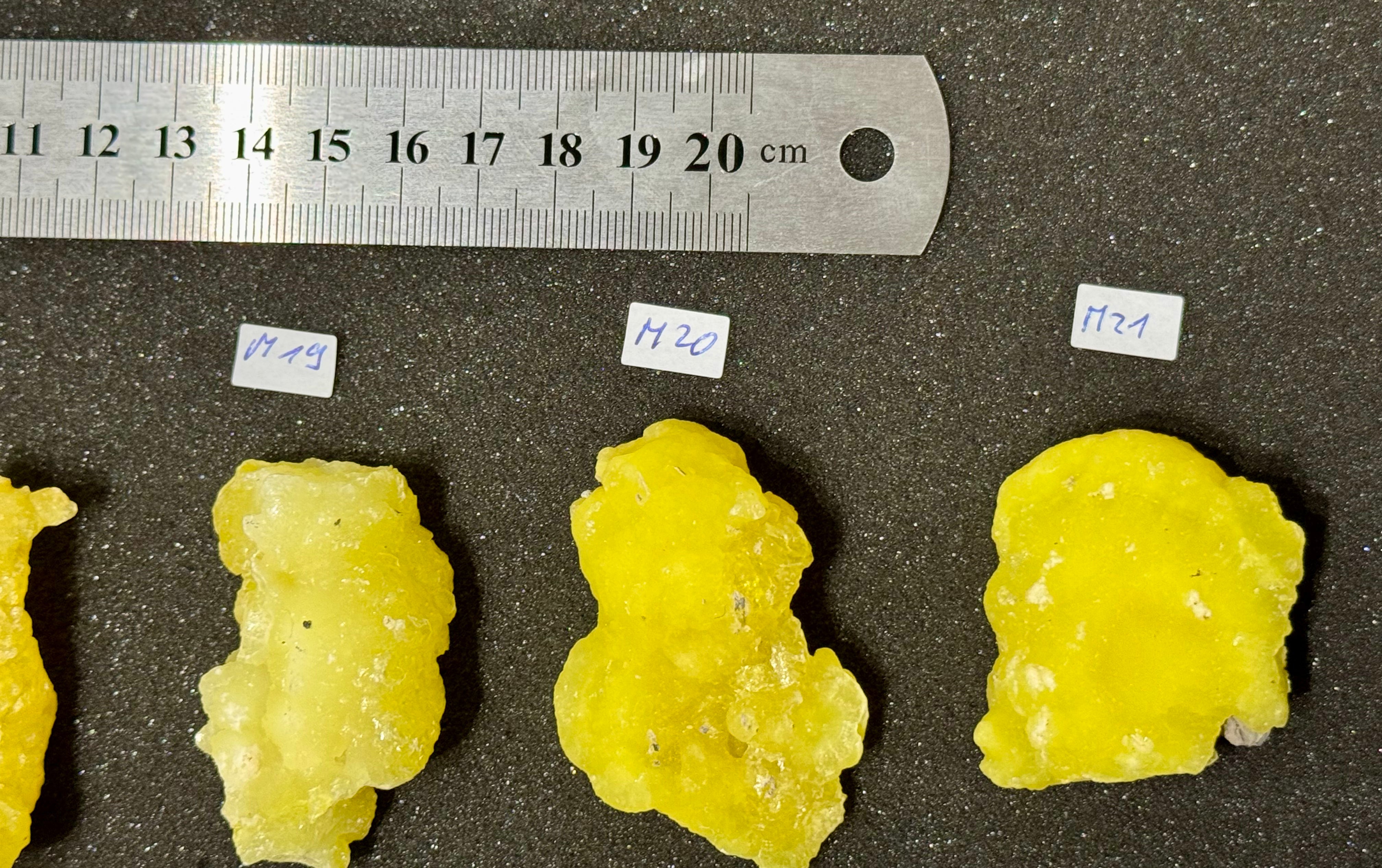 Brucit aus Kharan, Pakistan- verschiedene Stücke (M >10g) - 1 Stück - leuchtend schönes Gelb - crystal paradise