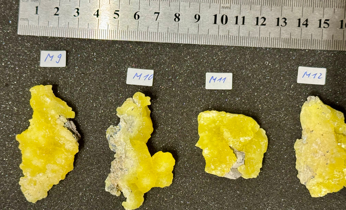 Brucit aus Kharan, Pakistan- verschiedene Stücke (M >10g) - 1 Stück - leuchtend schönes Gelb - crystal paradise