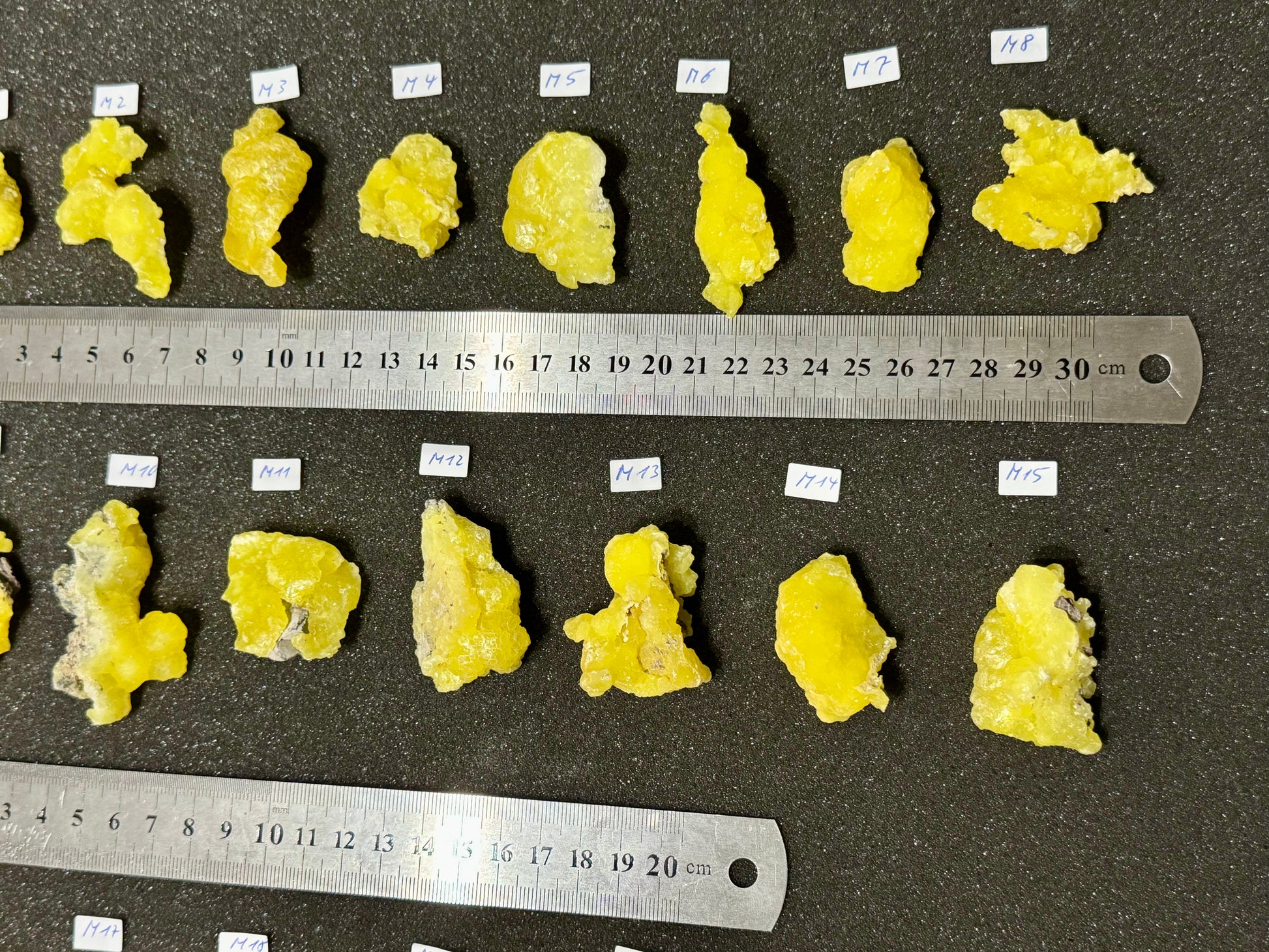Brucit aus Kharan, Pakistan- verschiedene Stücke (M >10g) - 1 Stück - leuchtend schönes Gelb - crystal paradise