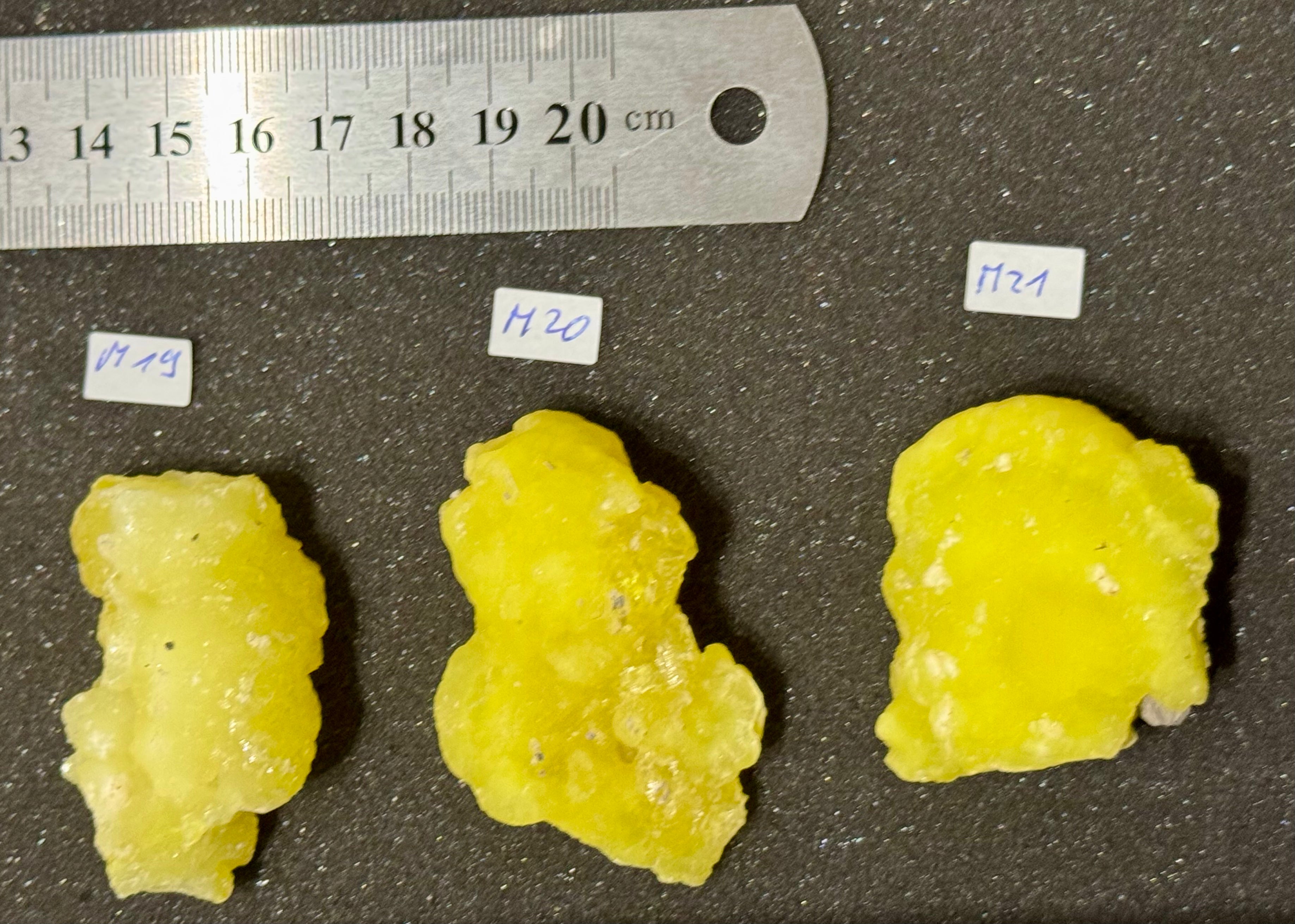 Brucit aus Kharan, Pakistan- verschiedene Stücke (M >10g) - 1 Stück - leuchtend schönes Gelb - crystal paradise