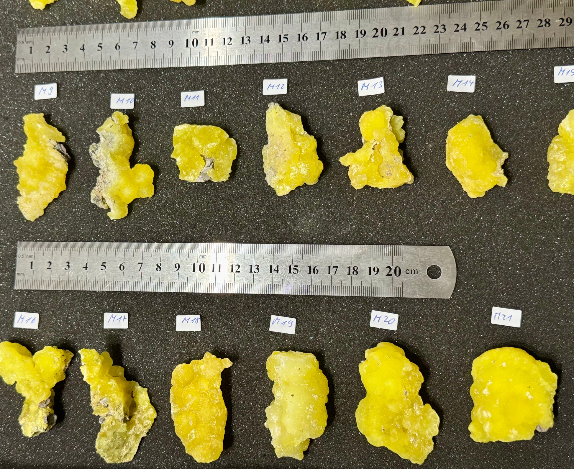 Brucit aus Kharan, Pakistan- verschiedene Stücke (M >10g) - 1 Stück - leuchtend schönes Gelb - crystal paradise