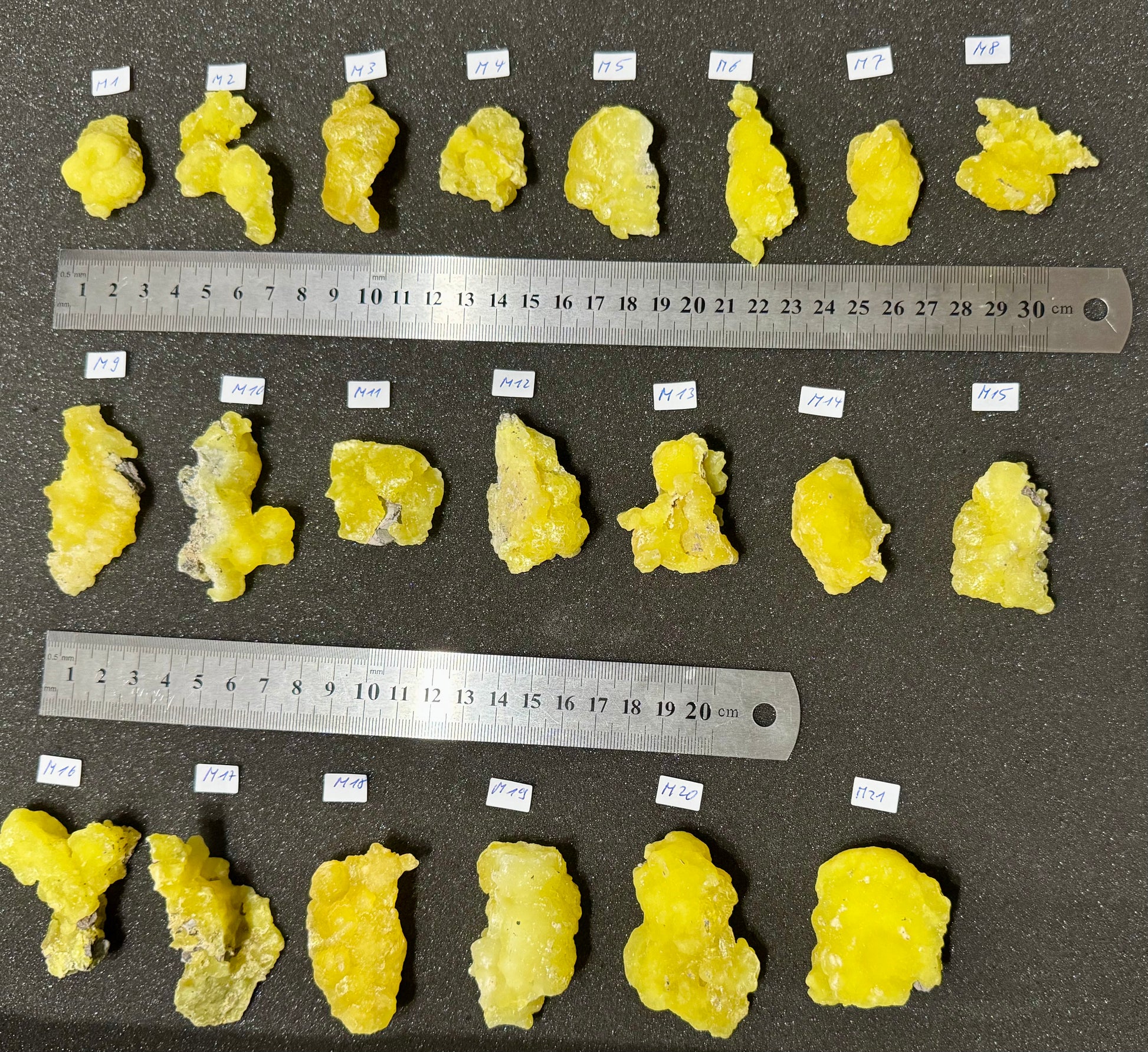 Brucit aus Kharan, Pakistan- verschiedene Stücke (M >10g) - 1 Stück - leuchtend schönes Gelb - crystal paradise