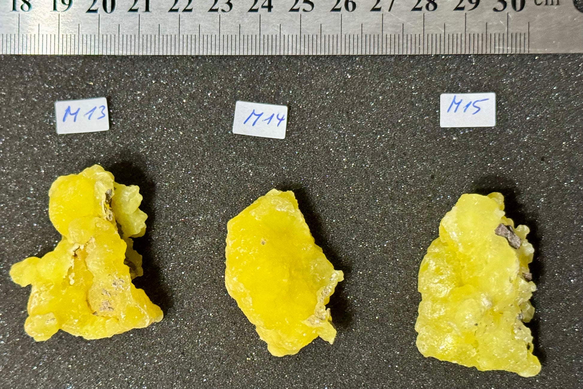 Brucit aus Kharan, Pakistan- verschiedene Stücke (M >10g) - 1 Stück - leuchtend schönes Gelb - crystal paradise