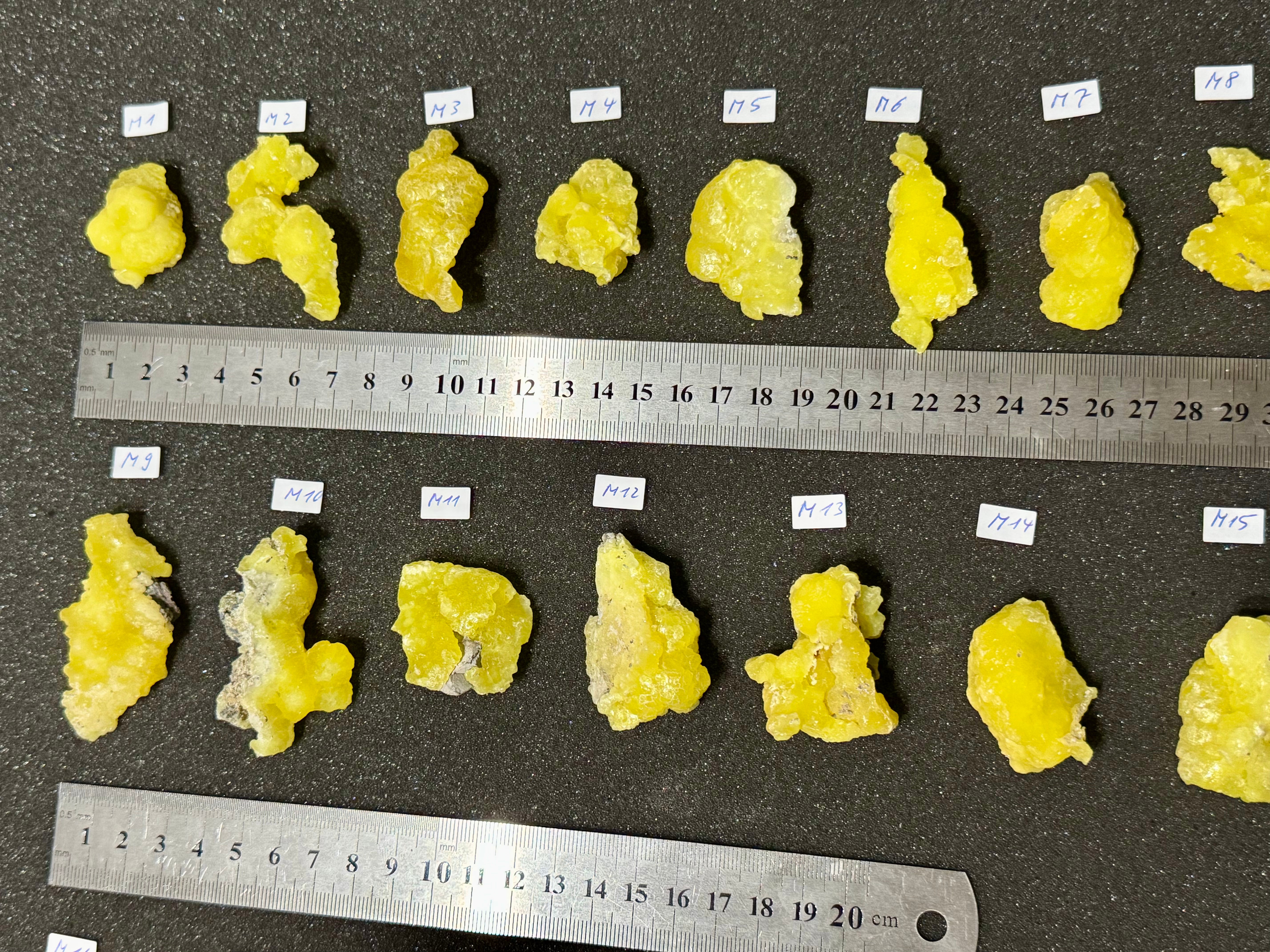 Brucit aus Kharan, Pakistan- verschiedene Stücke (M >10g) - 1 Stück - leuchtend schönes Gelb - crystal paradise