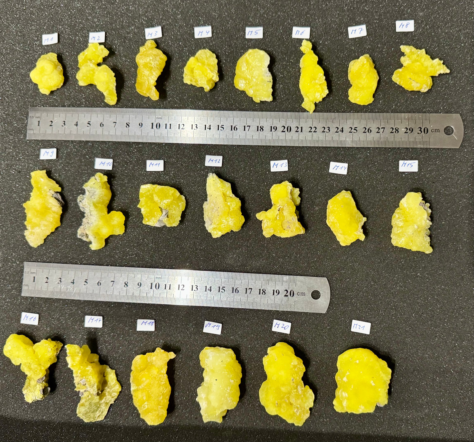 Brucit aus Kharan, Pakistan- verschiedene Stücke (M >10g) - 1 Stück - leuchtend schönes Gelb - crystal paradise
