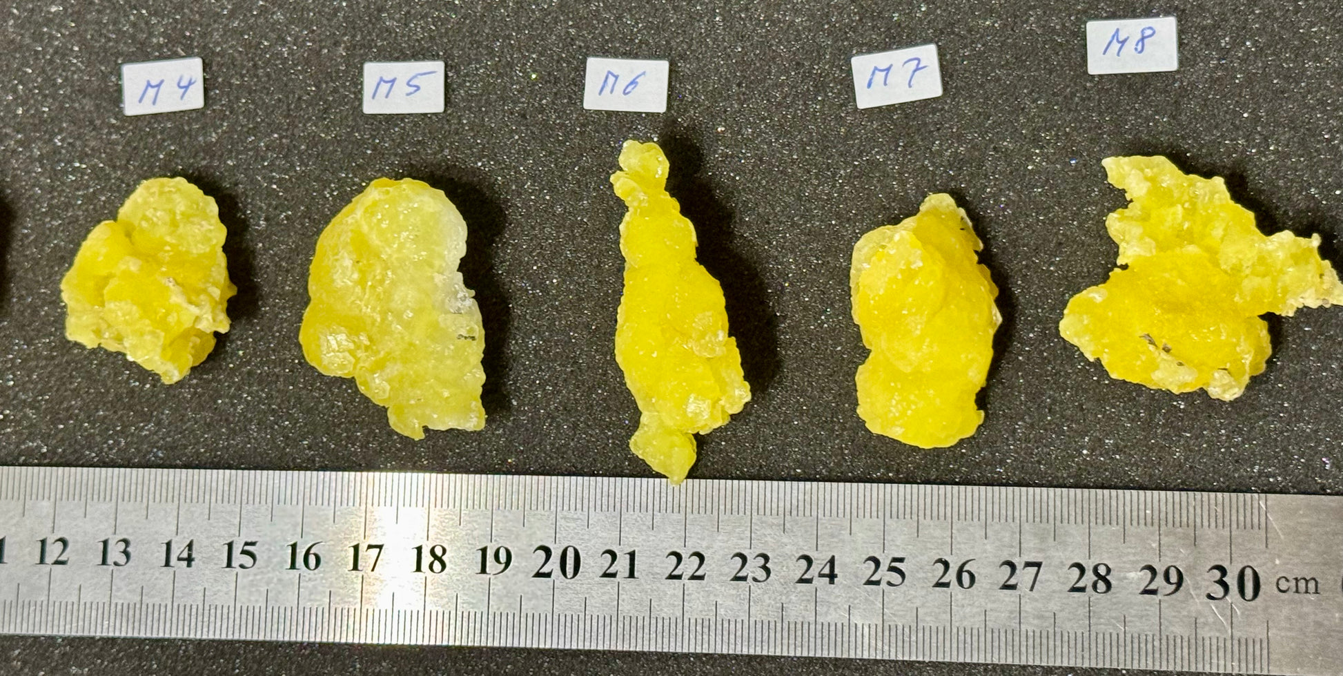 Brucit aus Kharan, Pakistan- verschiedene Stücke (M >10g) - 1 Stück - leuchtend schönes Gelb - crystal paradise