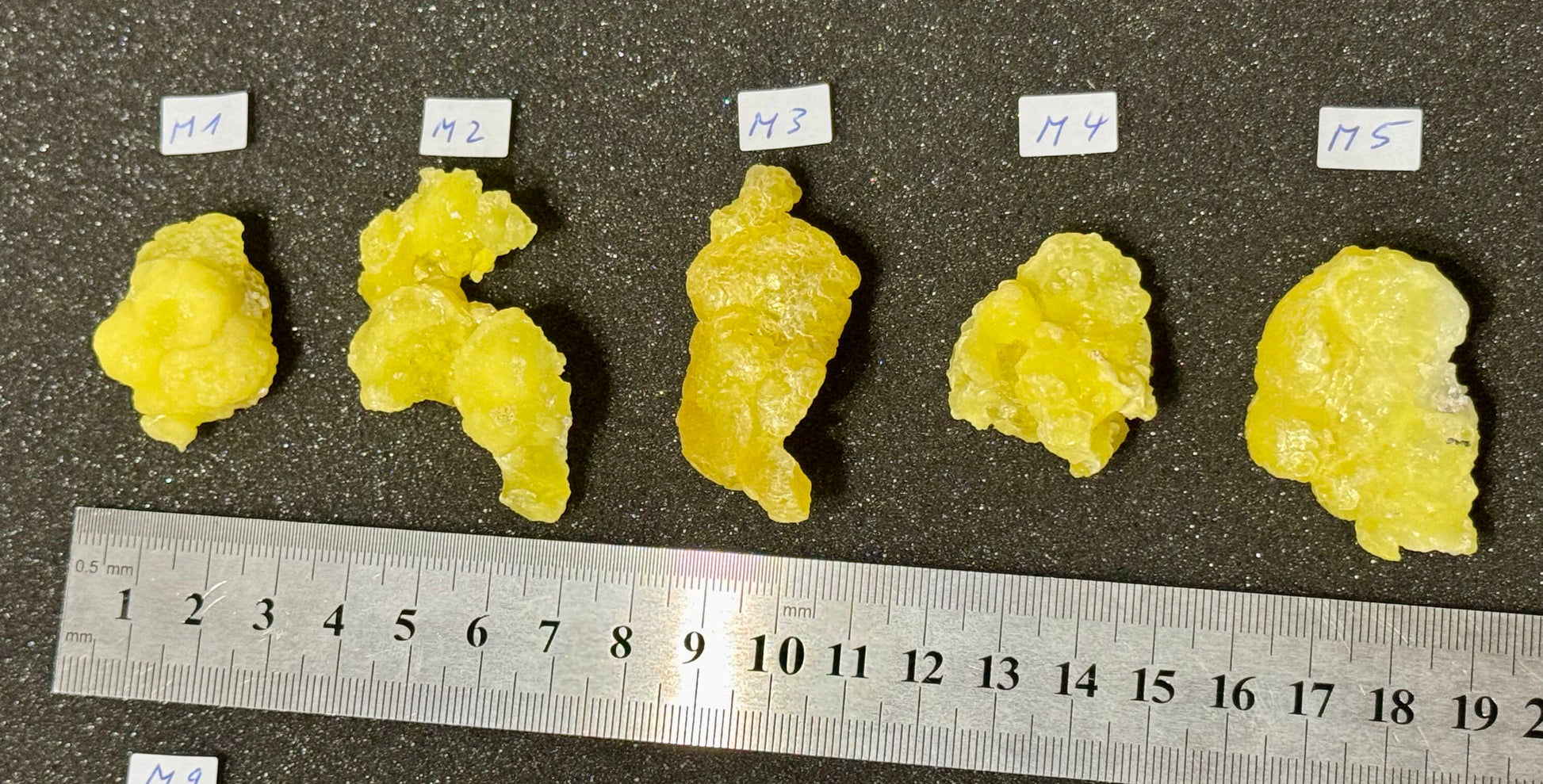 Brucit aus Kharan, Pakistan- verschiedene Stücke (M >10g) - 1 Stück - leuchtend schönes Gelb - crystal paradise