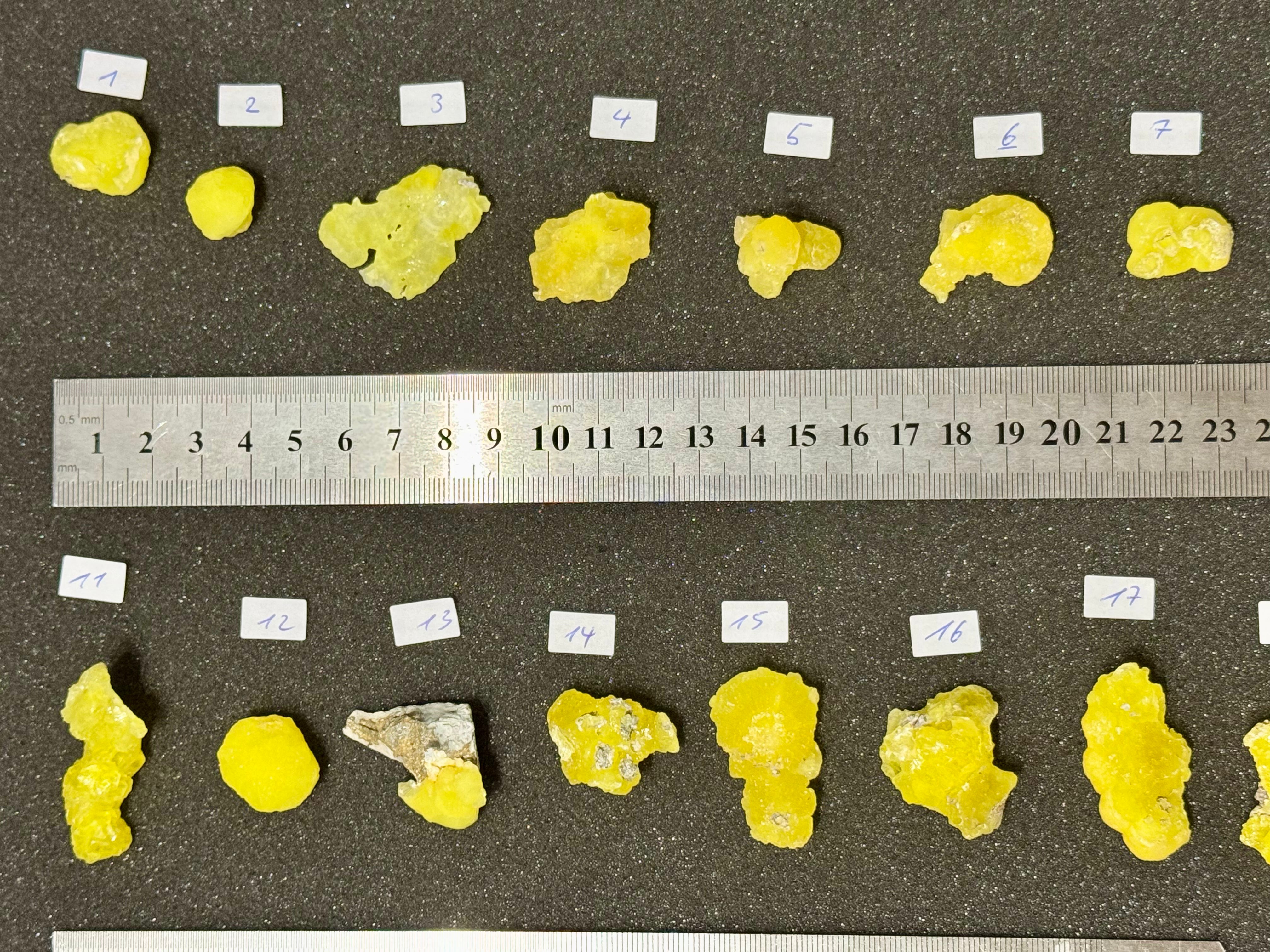 Brucit aus Kharan, Pakistan- verschiedene Stücke (S <10g) - 1 Stück - leuchtend schönes Gelb - crystal paradise
