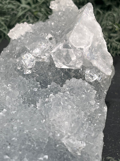 Apophyllit Stufe aus Indien (37g) - schöne grosse Kristalle zusammen mit Sugar Crystals - crystal paradise