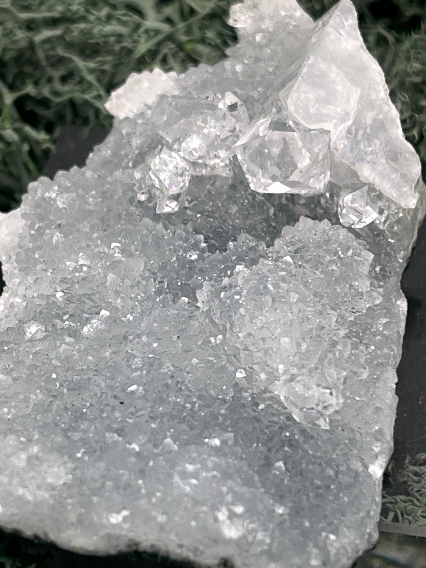 Apophyllit Stufe aus Indien (37g) - schöne grosse Kristalle zusammen mit Sugar Crystals