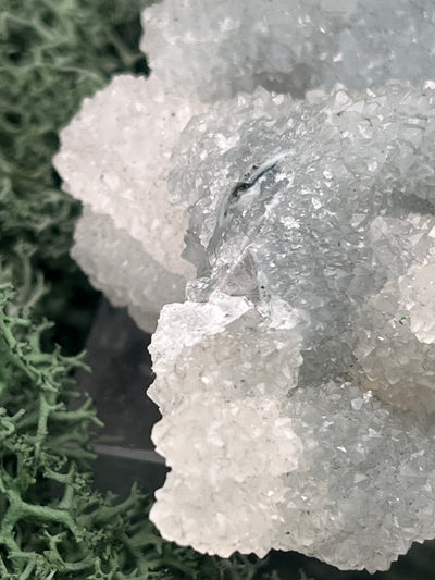 Apophyllit Stufe aus Indien (98g) - schöne grosse Kristalle zusammen mit Sugar Crystals - crystal paradise