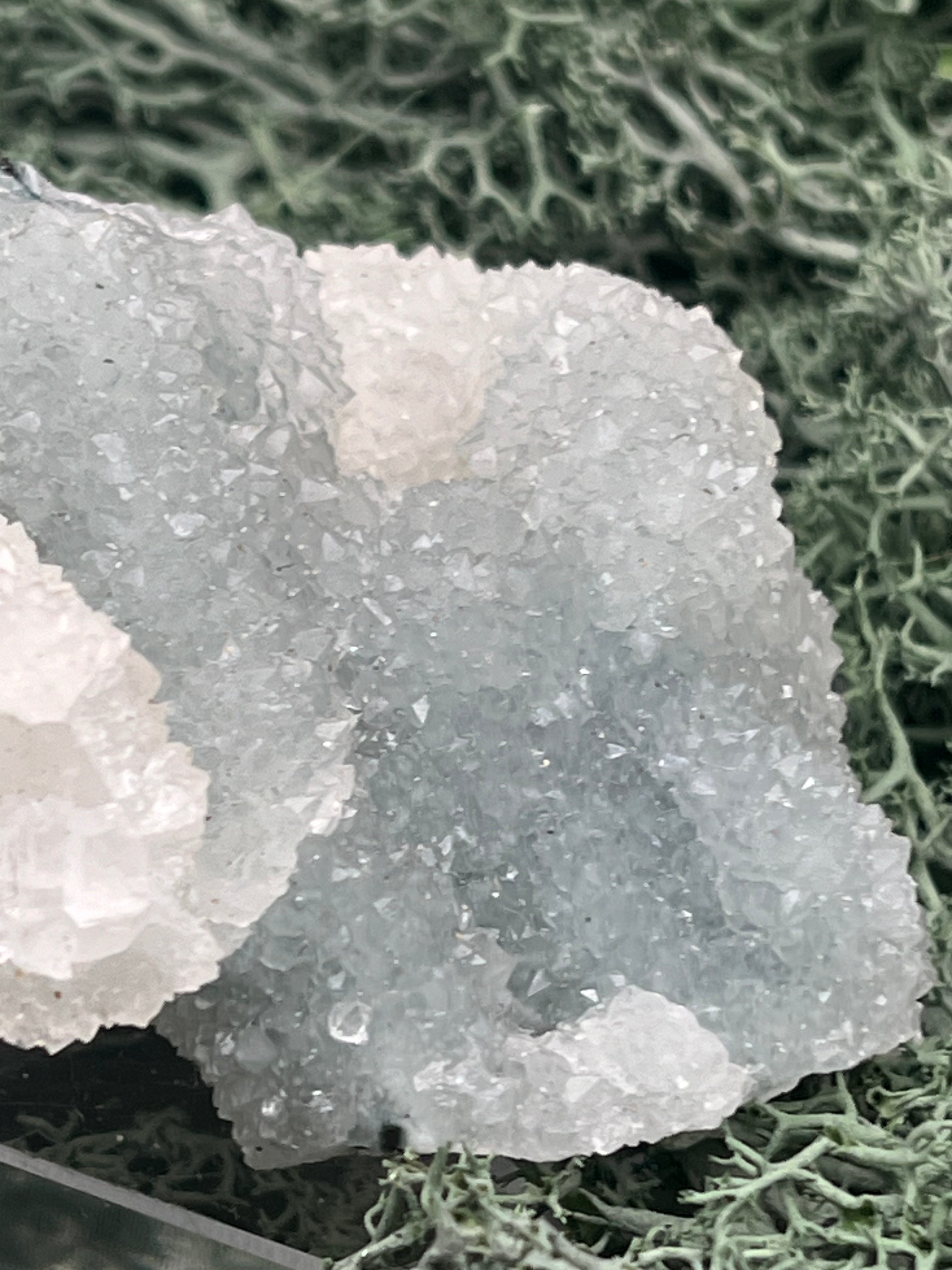 Apophyllit Stufe aus Indien (98g) - schöne grosse Kristalle zusammen mit Sugar Crystals - crystal paradise