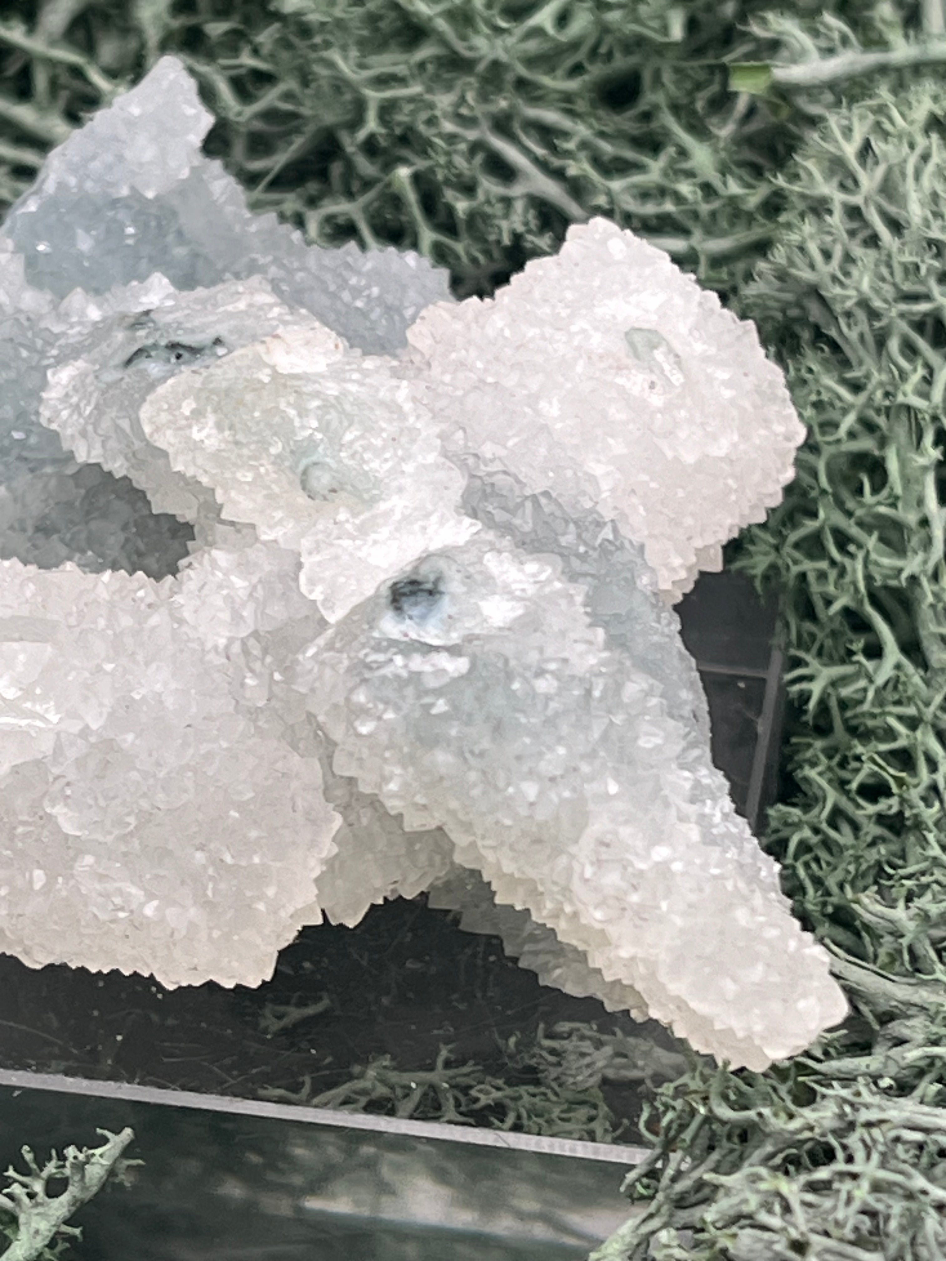 Apophyllit Stufe aus Indien (98g) - schöne grosse Kristalle zusammen mit Sugar Crystals - crystal paradise