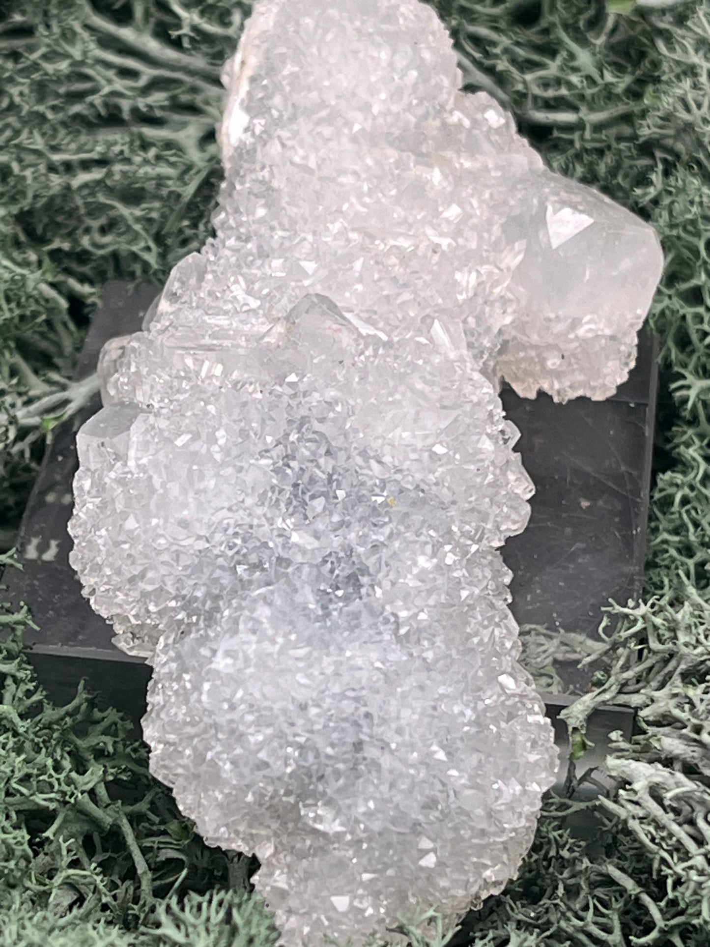 Apophyllit Stufe aus Indien (102g) - schöne grosse Kristalle zusammen mit Sugar Crystals