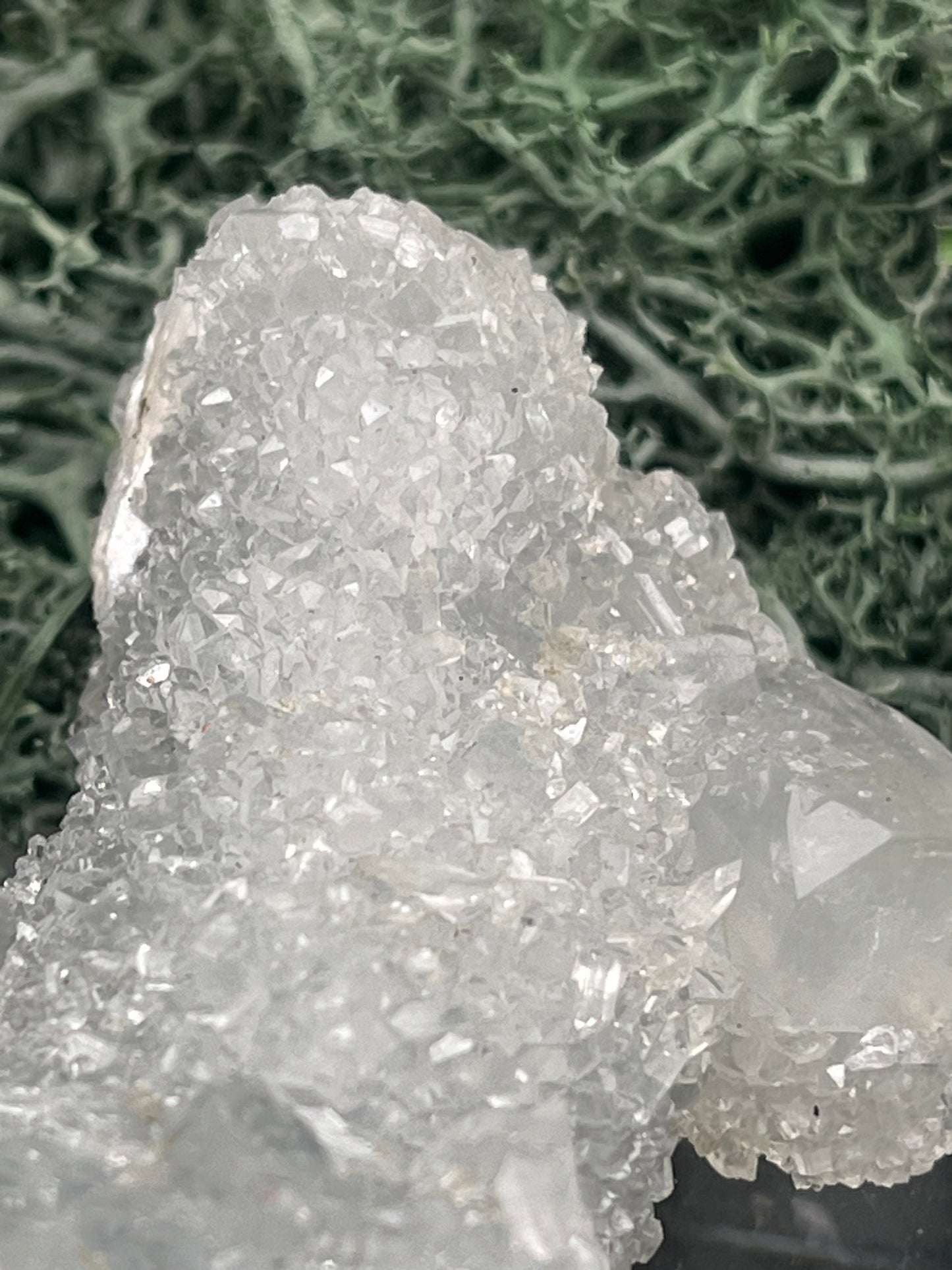 Apophyllit Stufe aus Indien (102g) - schöne grosse Kristalle zusammen mit Sugar Crystals