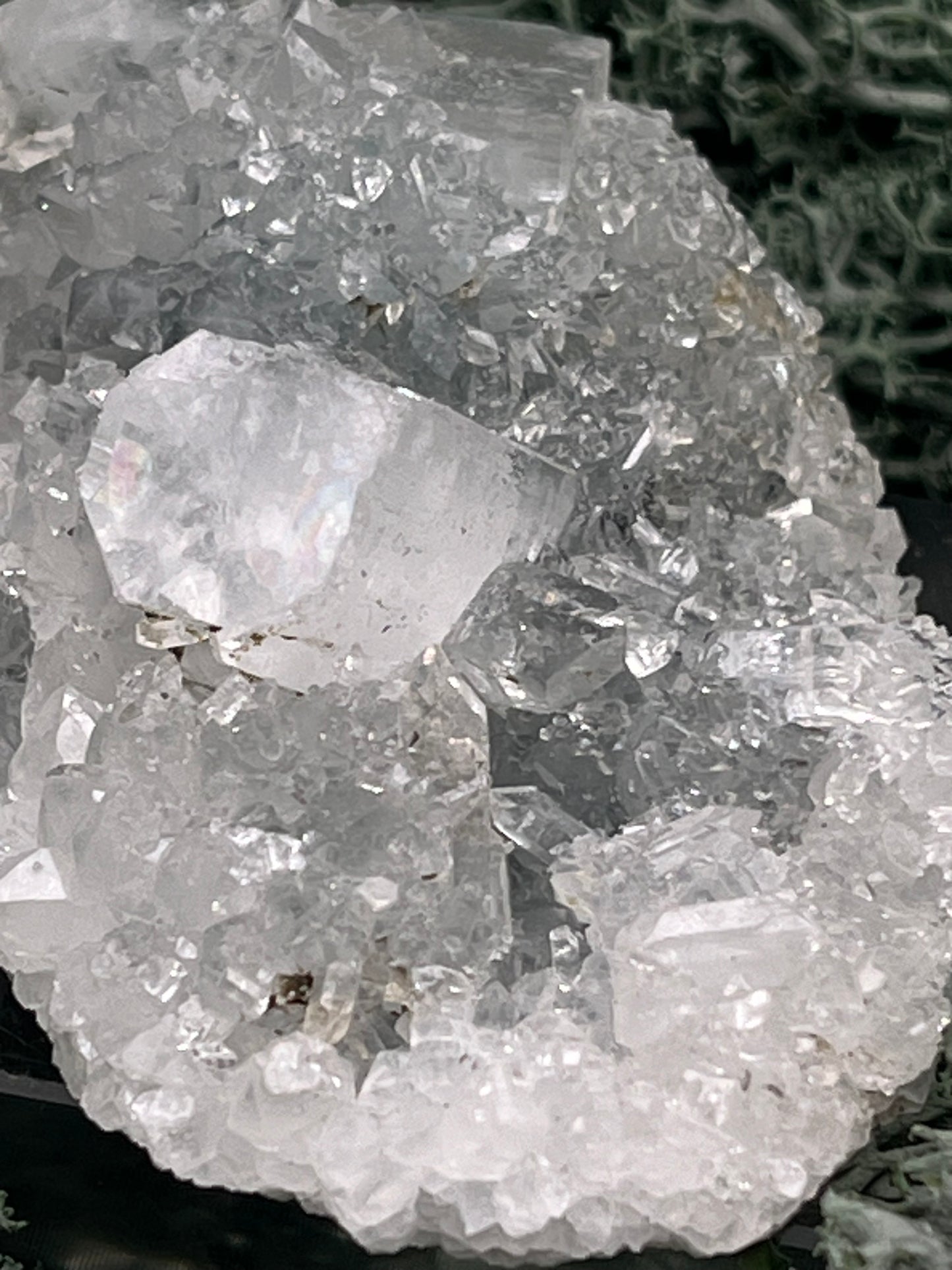 Apophyllit Stufe aus Indien (88g) - schöne grosse Kristalle zusammen mit Sugar Crystals