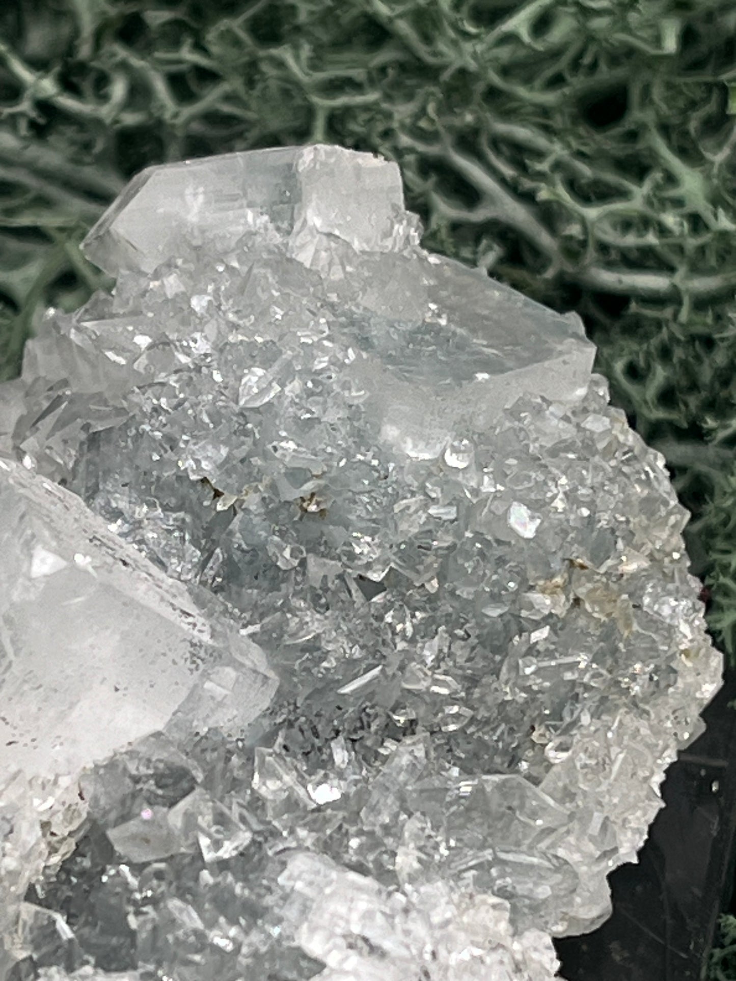 Apophyllit Stufe aus Indien (88g) - schöne grosse Kristalle zusammen mit Sugar Crystals