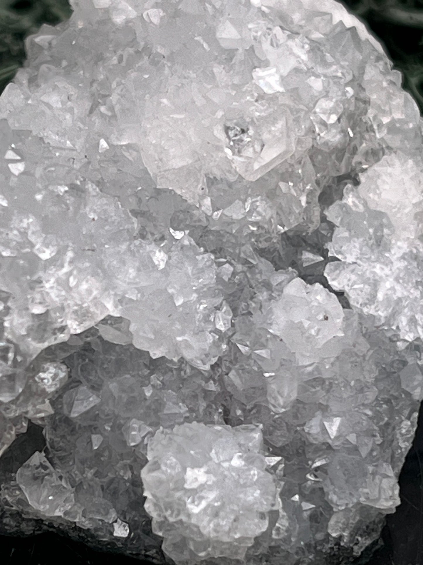 Apophyllit Stufe aus Indien (91g) - schöne grosse Kristalle zusammen mit Sugar Crystals