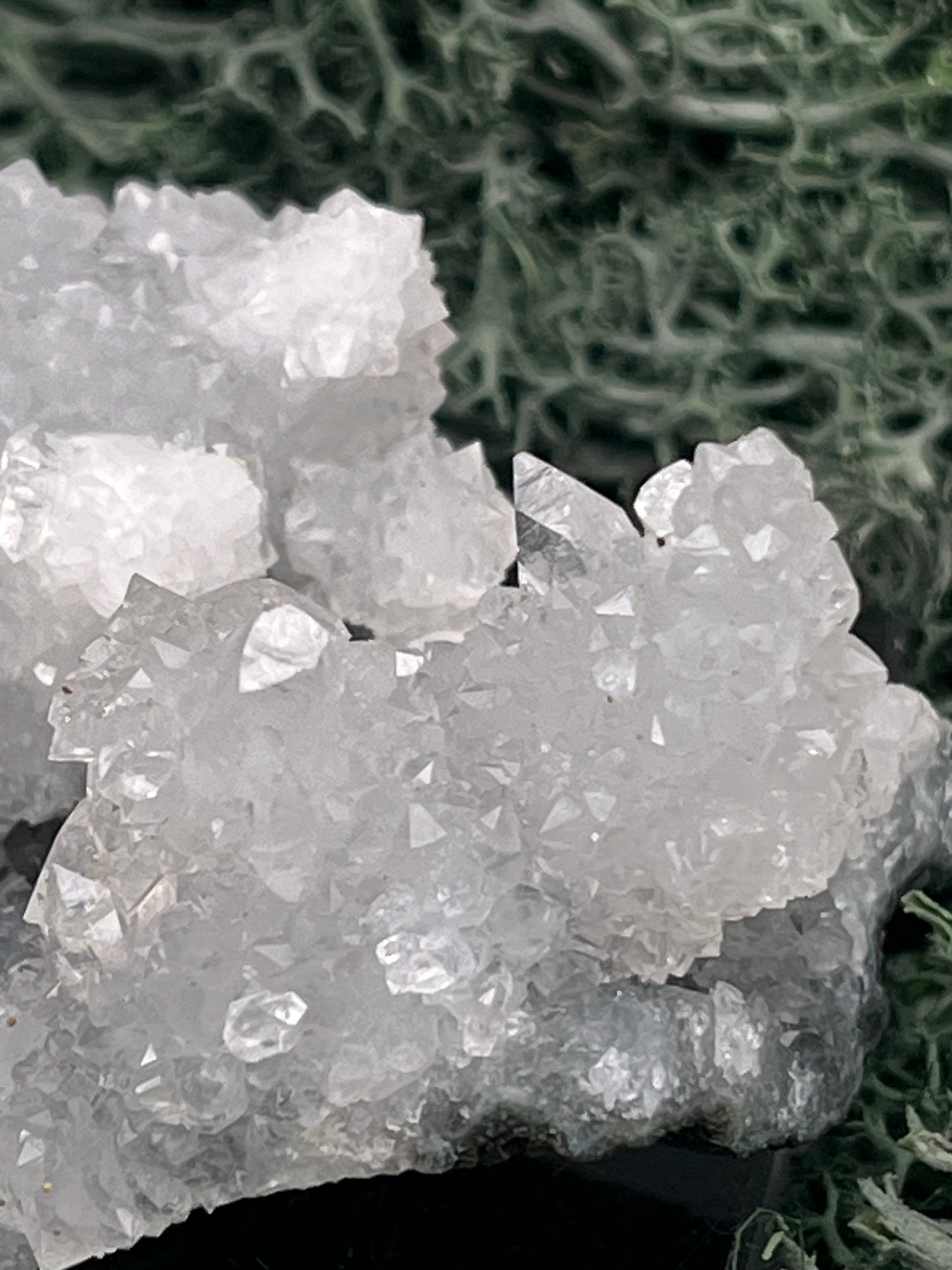 Apophyllit Stufe aus Indien (87g) - schöne grosse Kristalle zusammen mit Sugar Crystals