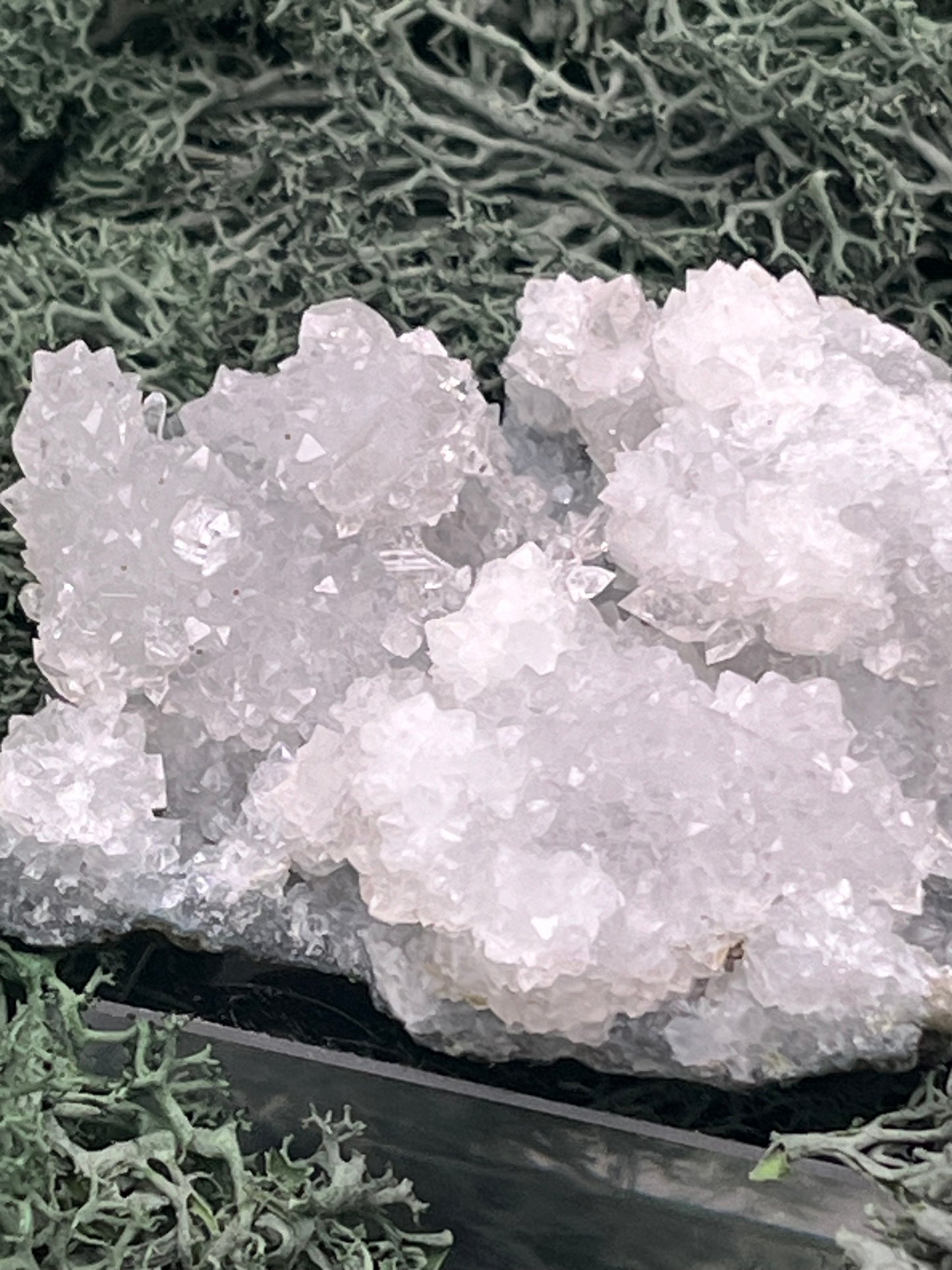 Apophyllit Stufe aus Indien (87g) - schöne grosse Kristalle zusammen mit Sugar Crystals