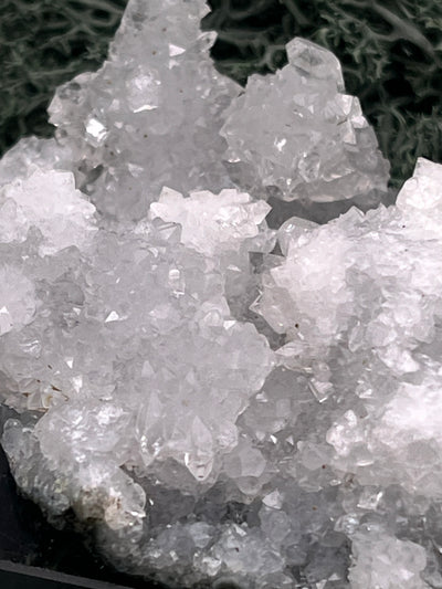 Apophyllit Stufe aus Indien (87g) - schöne grosse Kristalle zusammen mit Sugar Crystals - crystal paradise