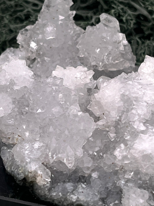 Apophyllit Stufe aus Indien (87g) - schöne grosse Kristalle zusammen mit Sugar Crystals