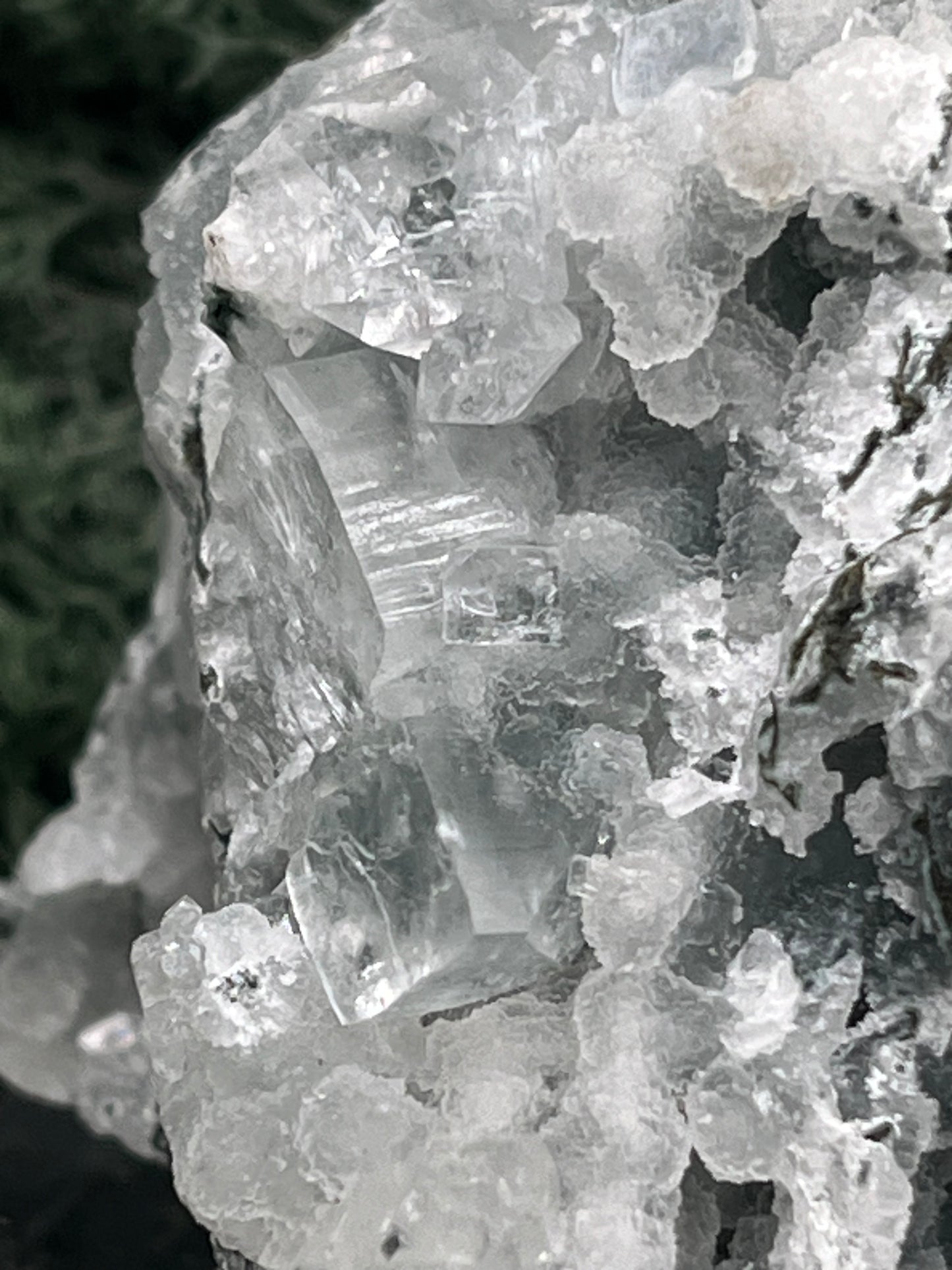 Apophyllit Stufe aus Indien (133g) - schöne Kristalle mit Sugar Crystals auf allen Seiten