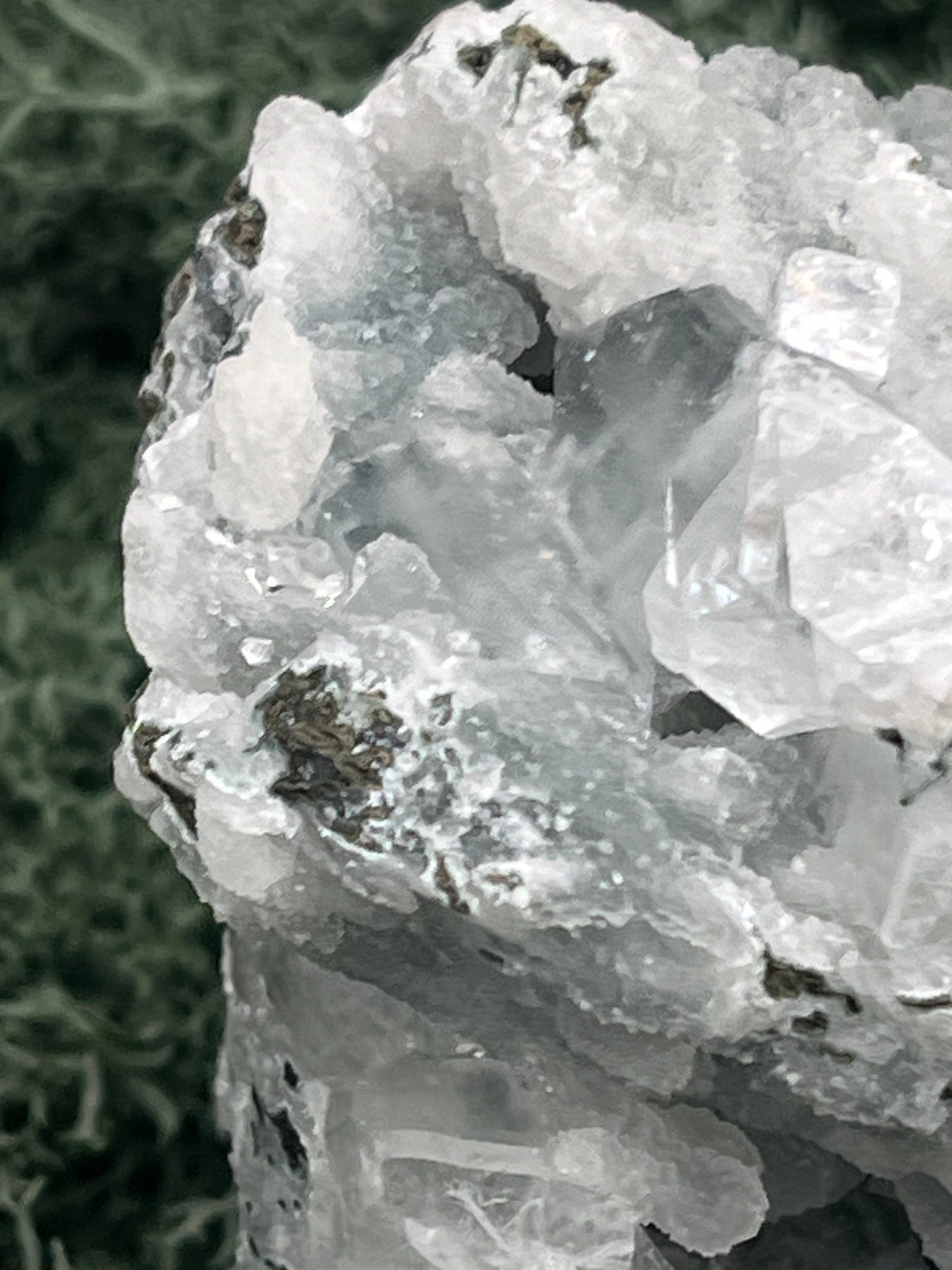 Apophyllit Stufe aus Indien (133g) - schöne Kristalle mit Sugar Crystals auf allen Seiten