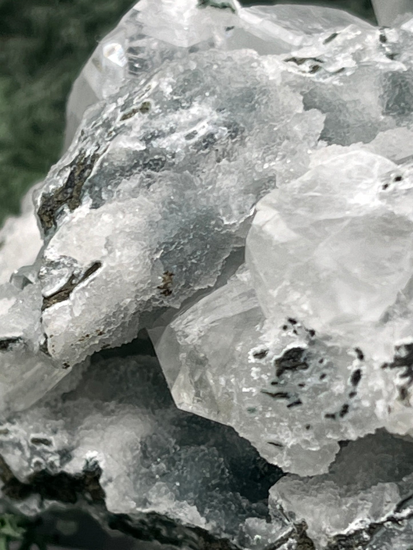 Apophyllit Stufe aus Indien (133g) - schöne Kristalle mit Sugar Crystals auf allen Seiten