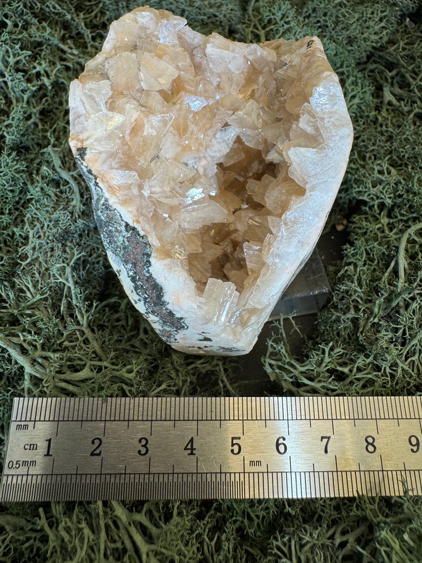 Heulandit / Euzeolit Geode aus Maharashtra, Nashik pune, Indien (297g)