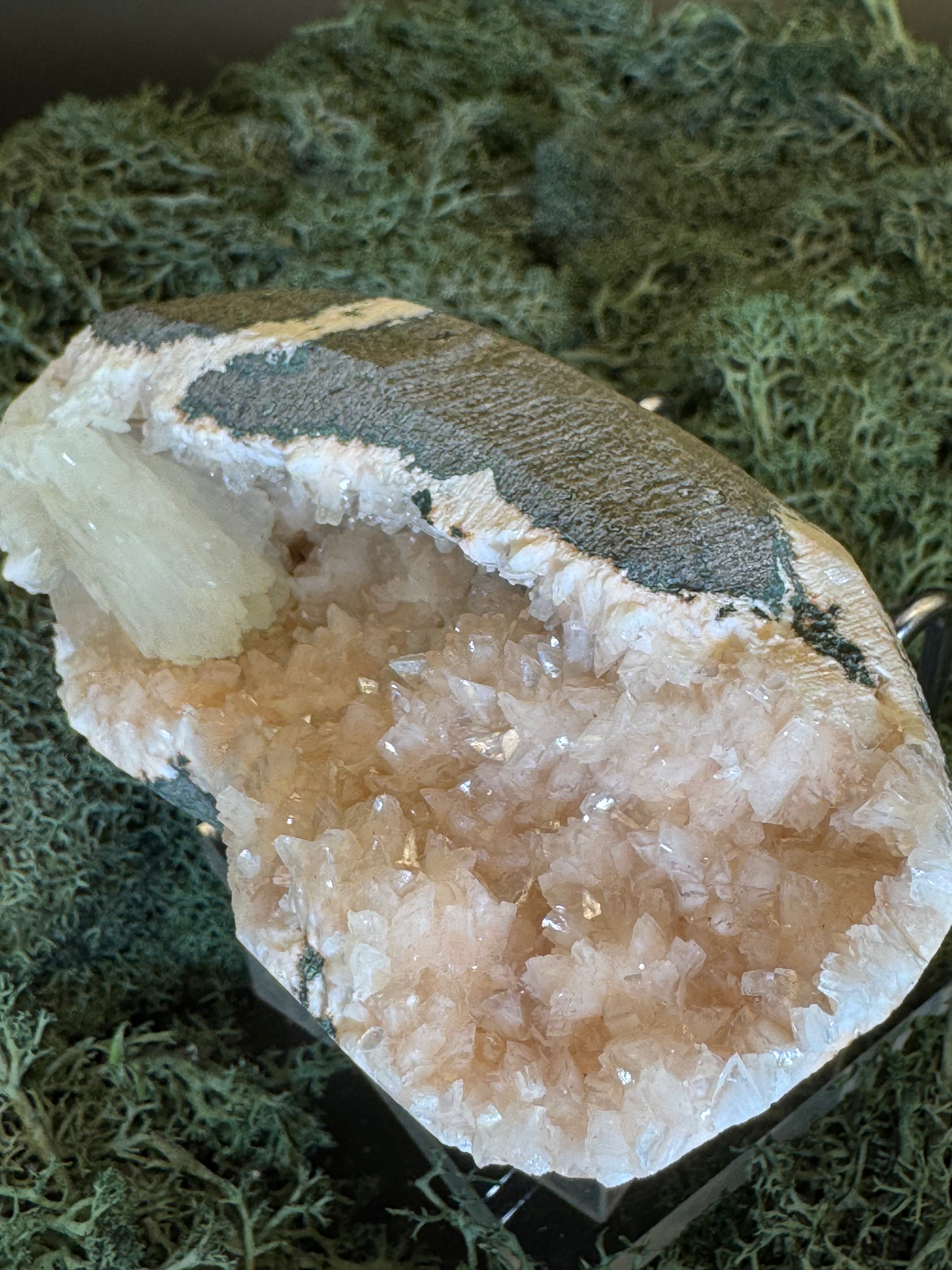 Heulandit / Euzeolit Geode mit Stilbit aus Maharashtra, Nashik pune, Indien (285g) - crystal paradise