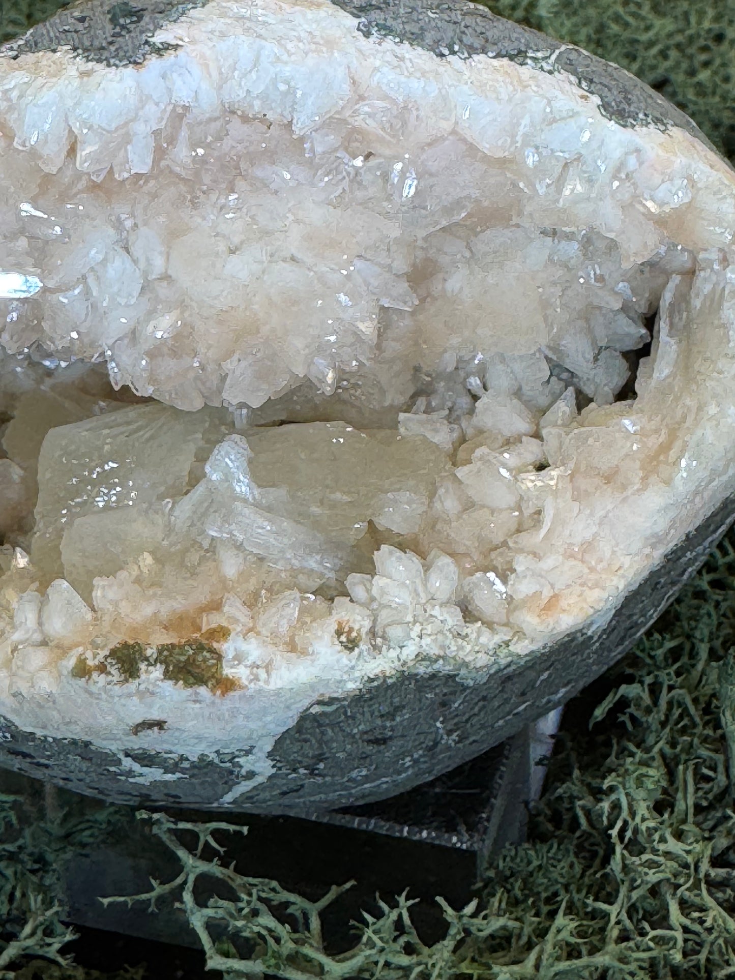 Heulandit / Euzeolit Geode mit Stilbit aus Maharashtra, Nashik pune, Indien (335g)