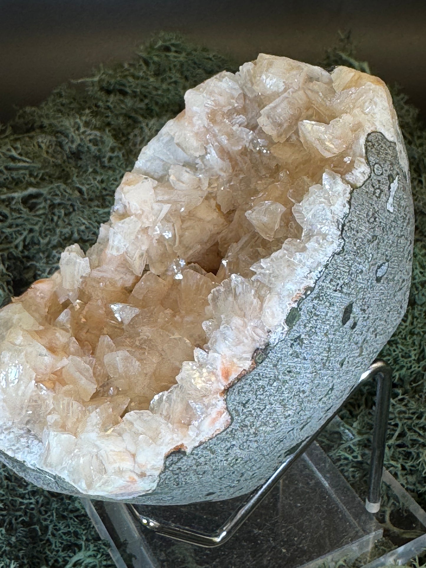 Heulandit / Euzeolit Geode aus Maharashtra, Nashik pune, Indien (387g)