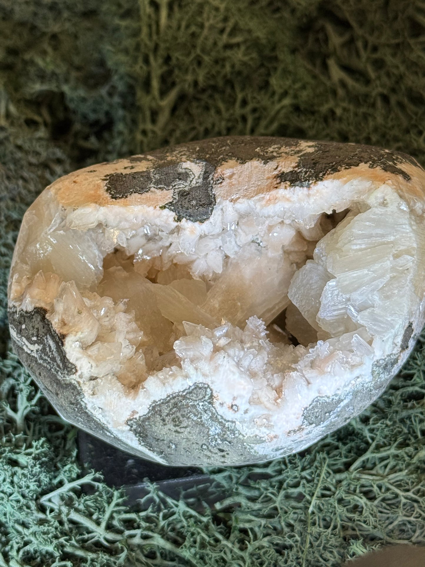 Heulandit / Euzeolit Geode mit Stilbit aus Maharashtra, Nashik pune, Indien (440g)