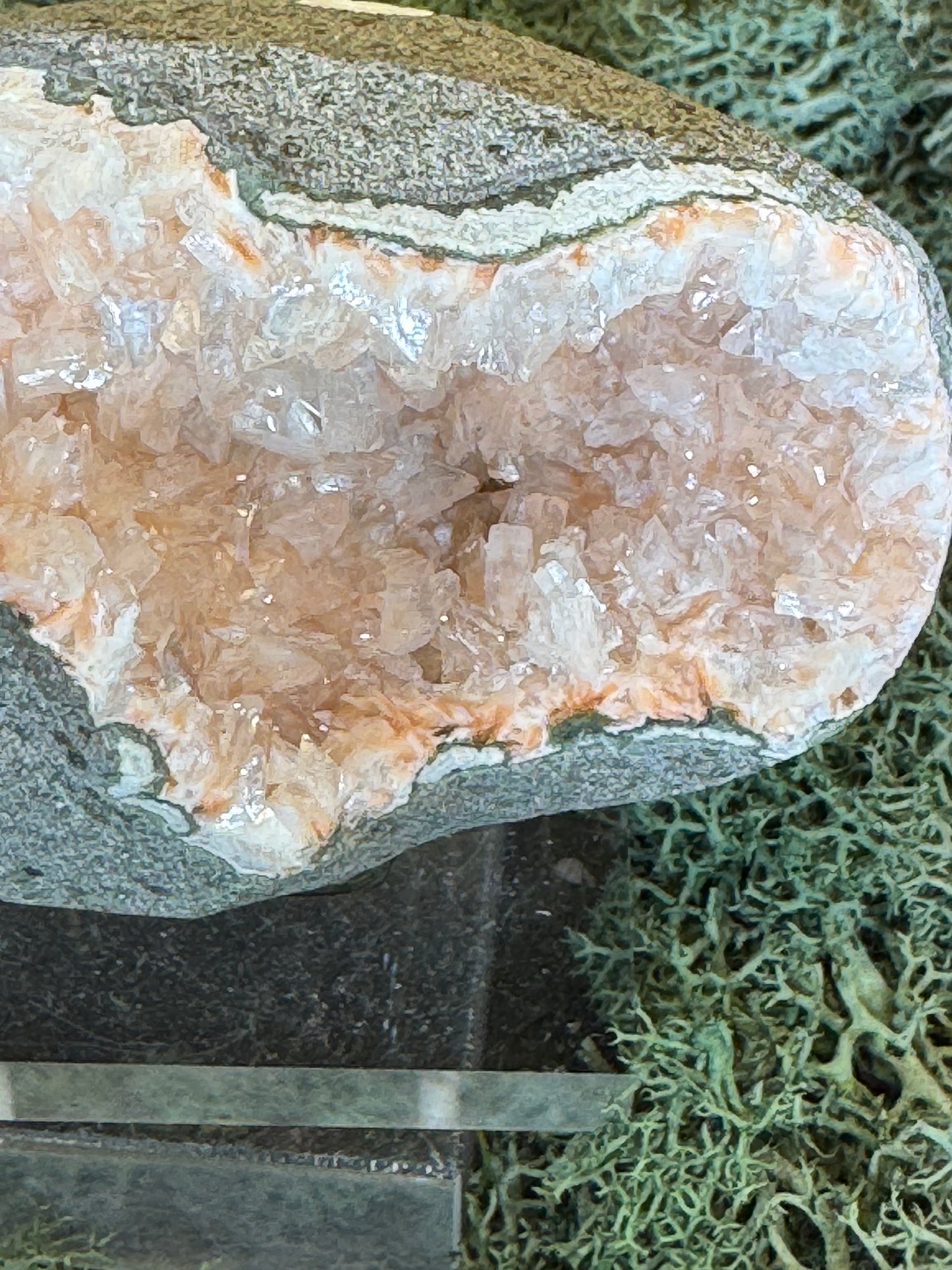 Heulandit / Euzeolit Geode mit Stilbit aus Maharashtra, Nashik pune, Indien (349g)