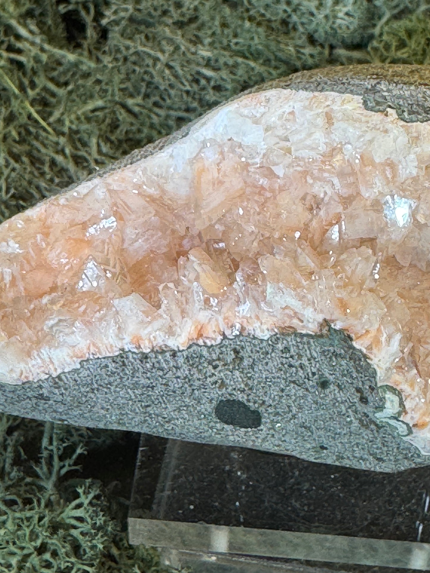 Heulandit / Euzeolit Geode mit Stilbit aus Maharashtra, Nashik pune, Indien (349g)