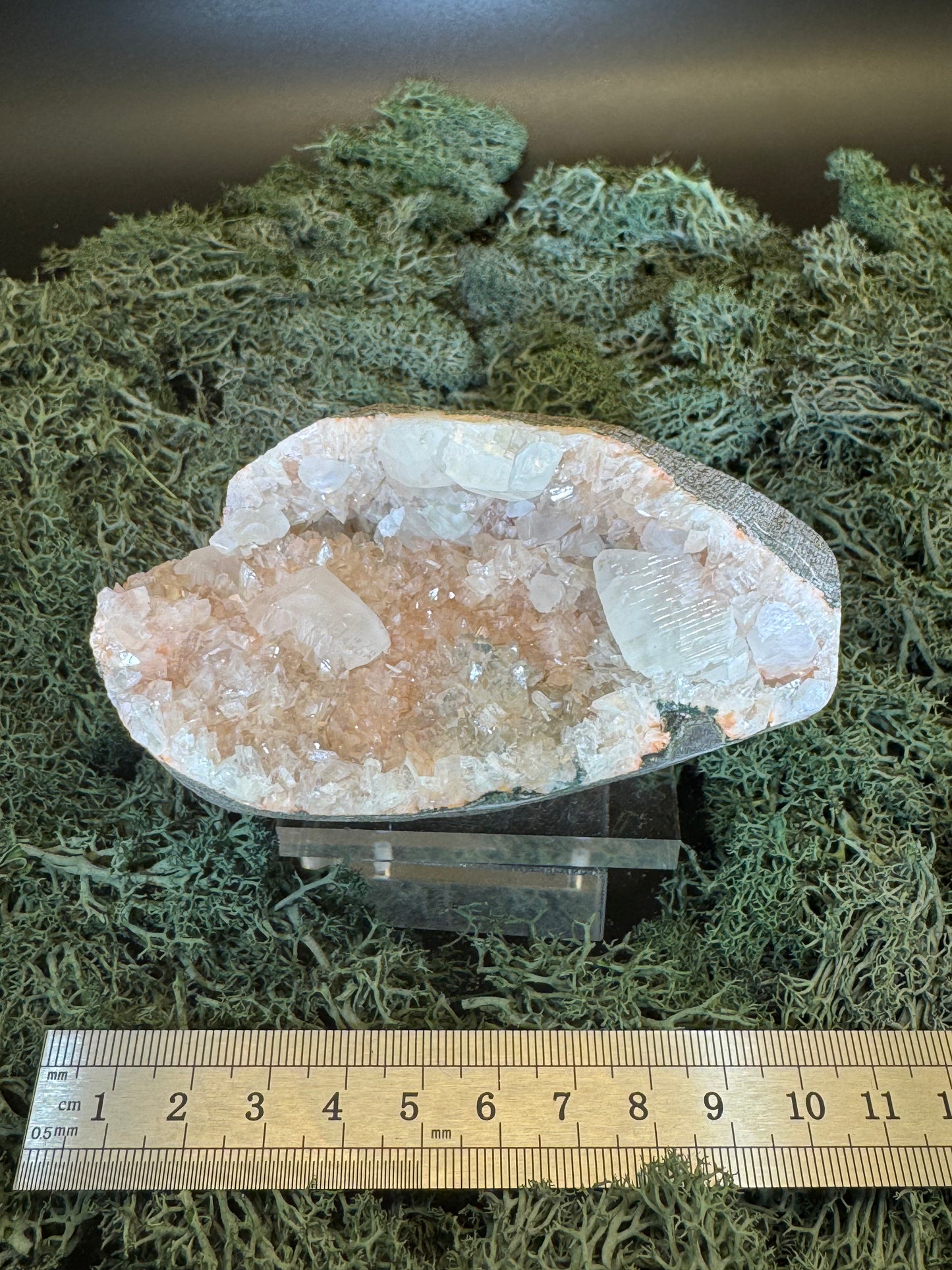 Heulandit / Euzeolit Geode mit Apophyllit aus Maharashtra, Nashik pune, Indien (344g)